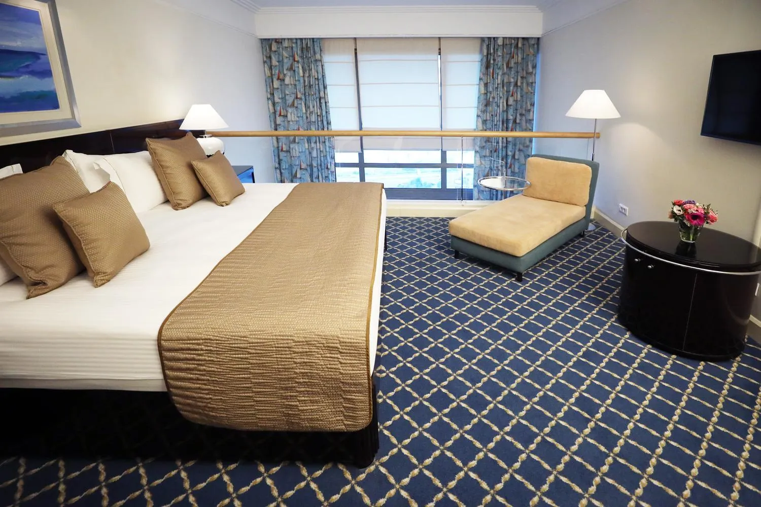 Bed in Le Royal Hotel - Beirut