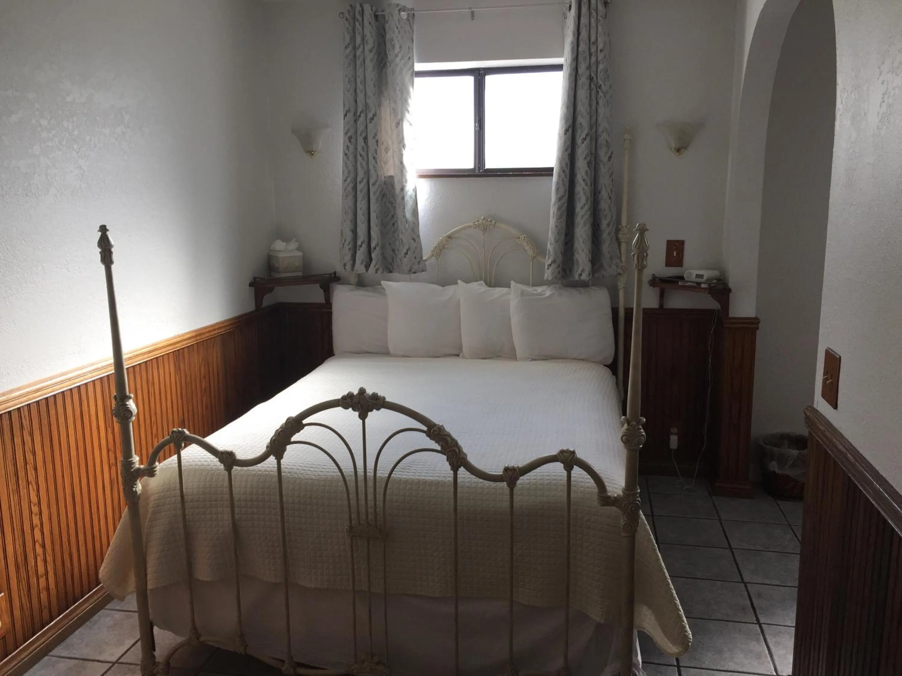 Bedroom, Bed in Catalina Island Seacrest Inn