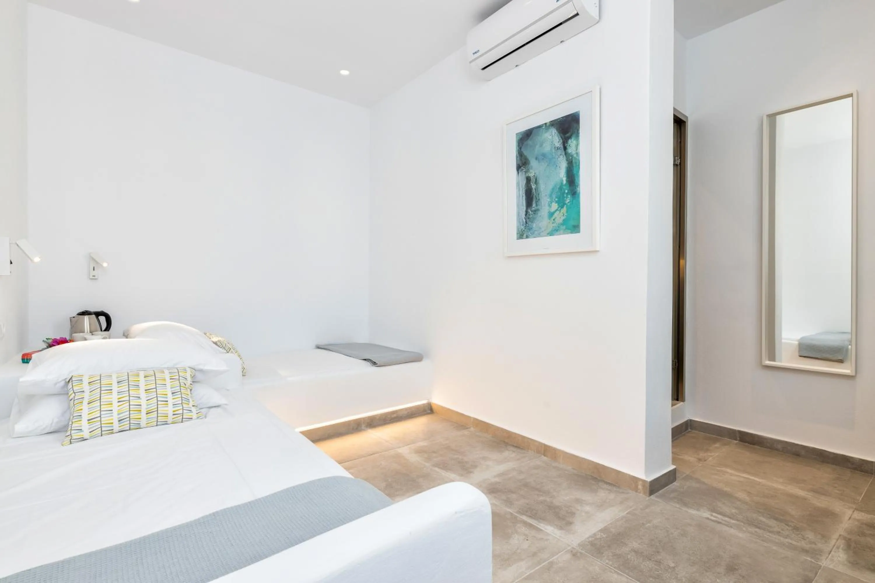 Photo of the whole room, Bed in Pelican Paros