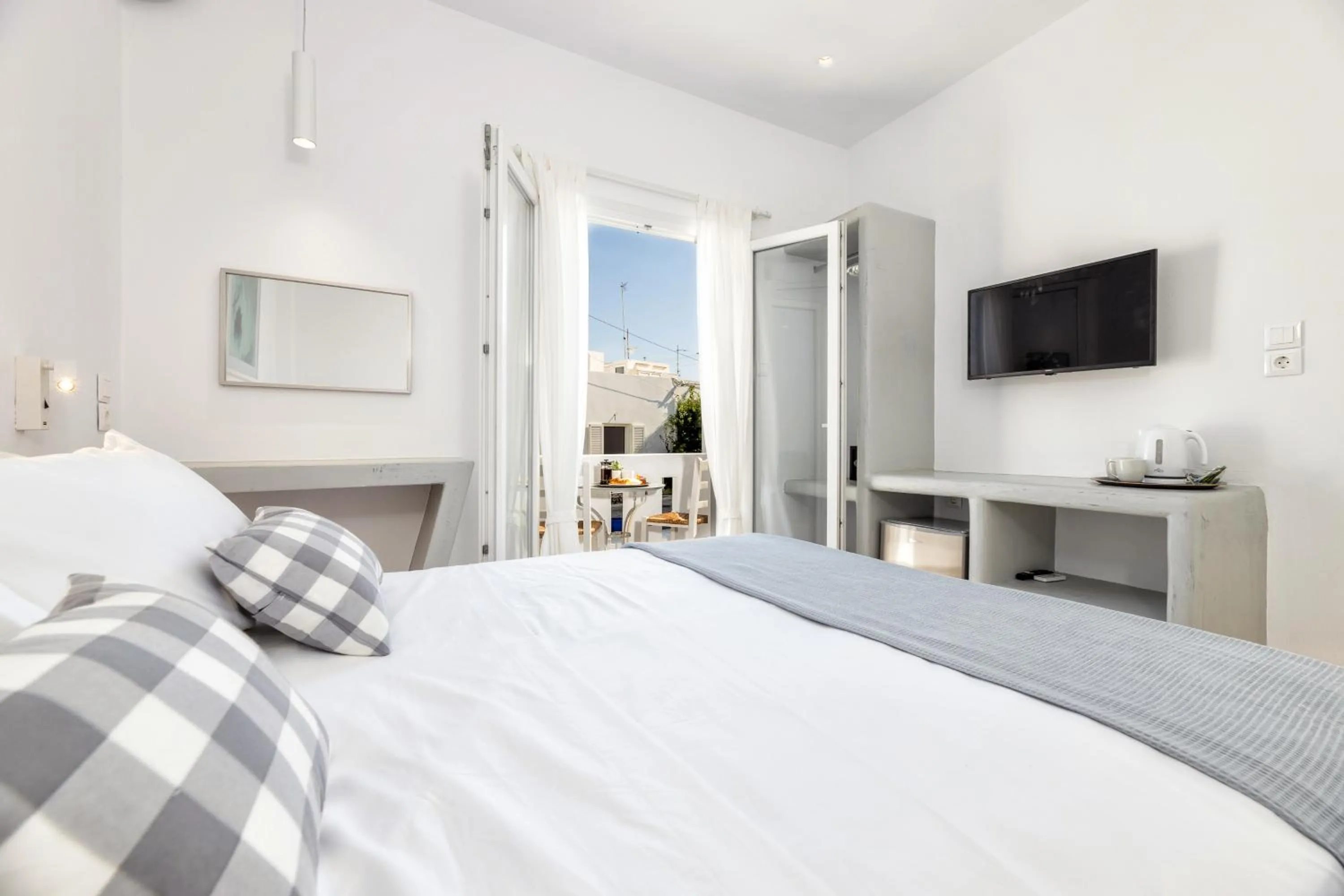 Photo of the whole room, Bed in Pelican Paros