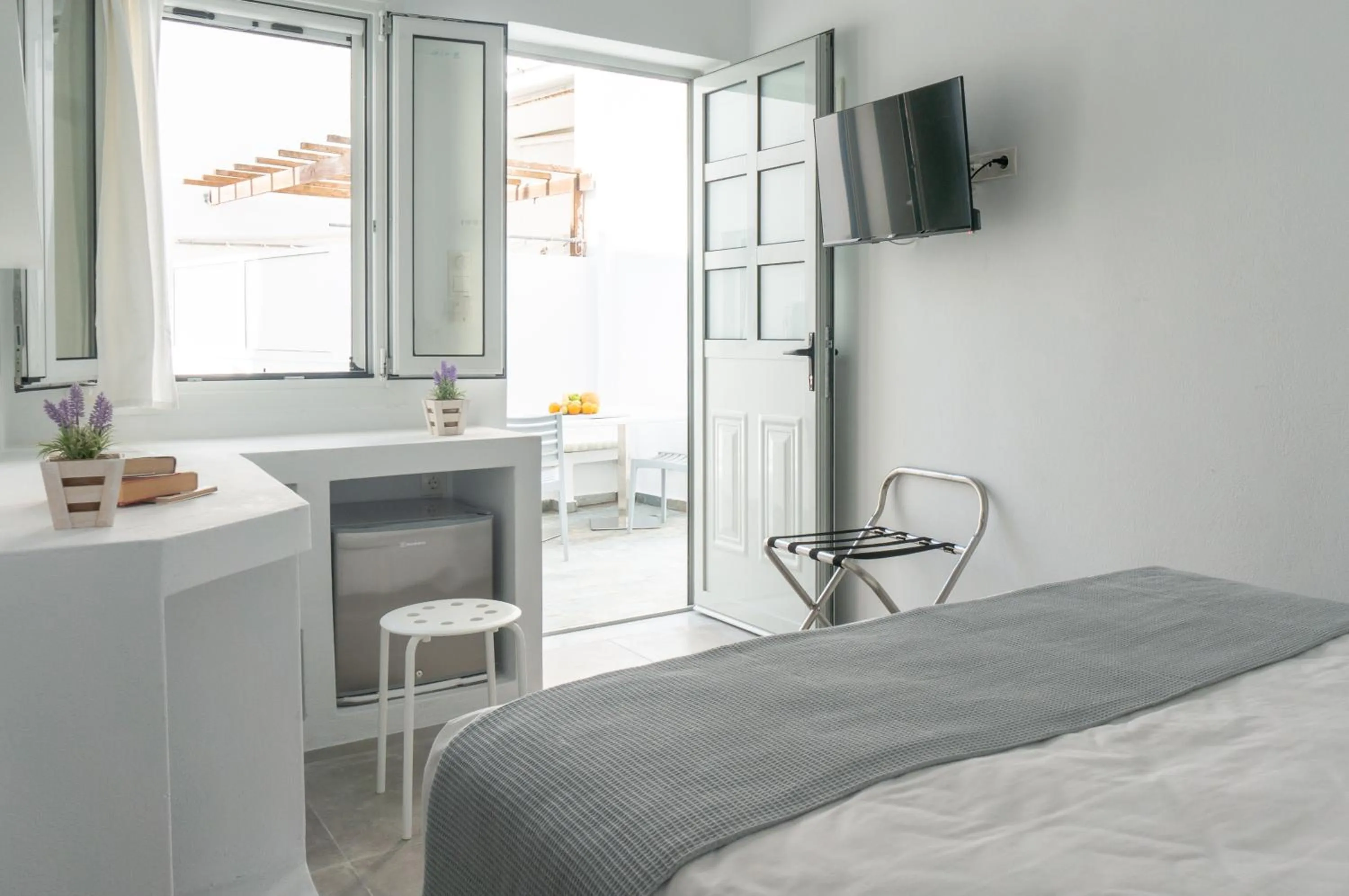 View (from property/room), Bed in Pelican Paros