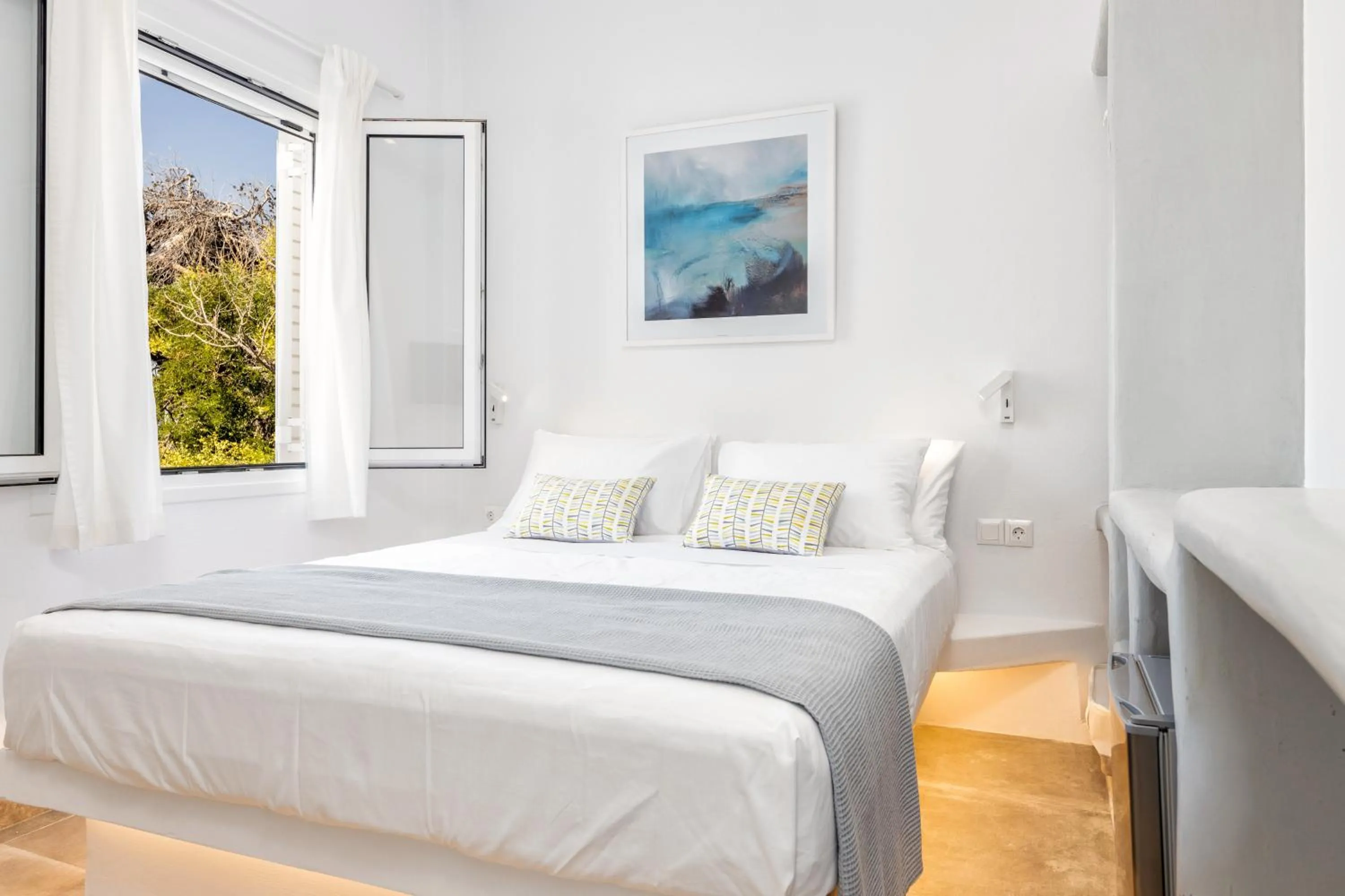 Photo of the whole room, Bed in Pelican Paros