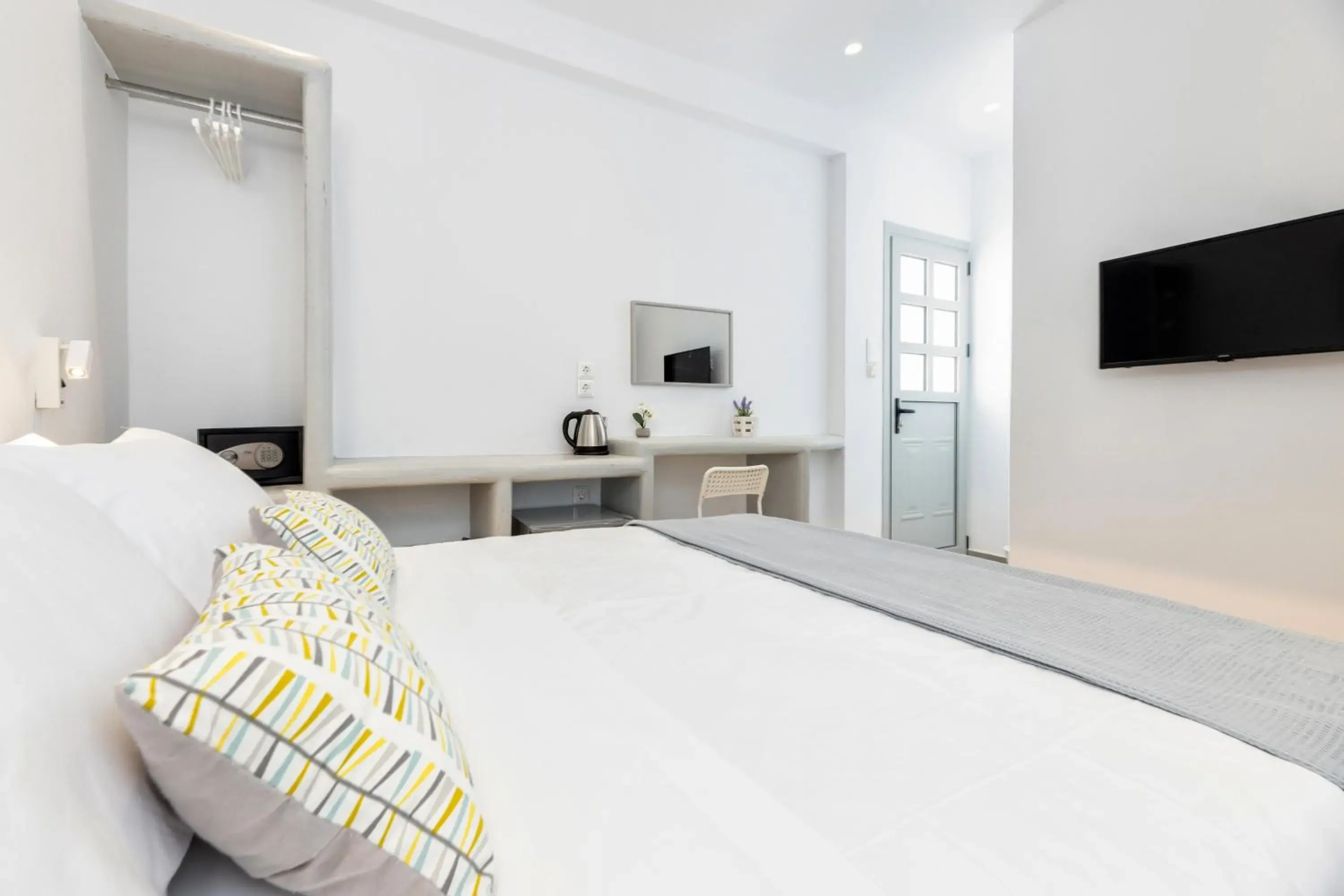 Queen Room in Pelican Paros Queen Room in Pelican Paros