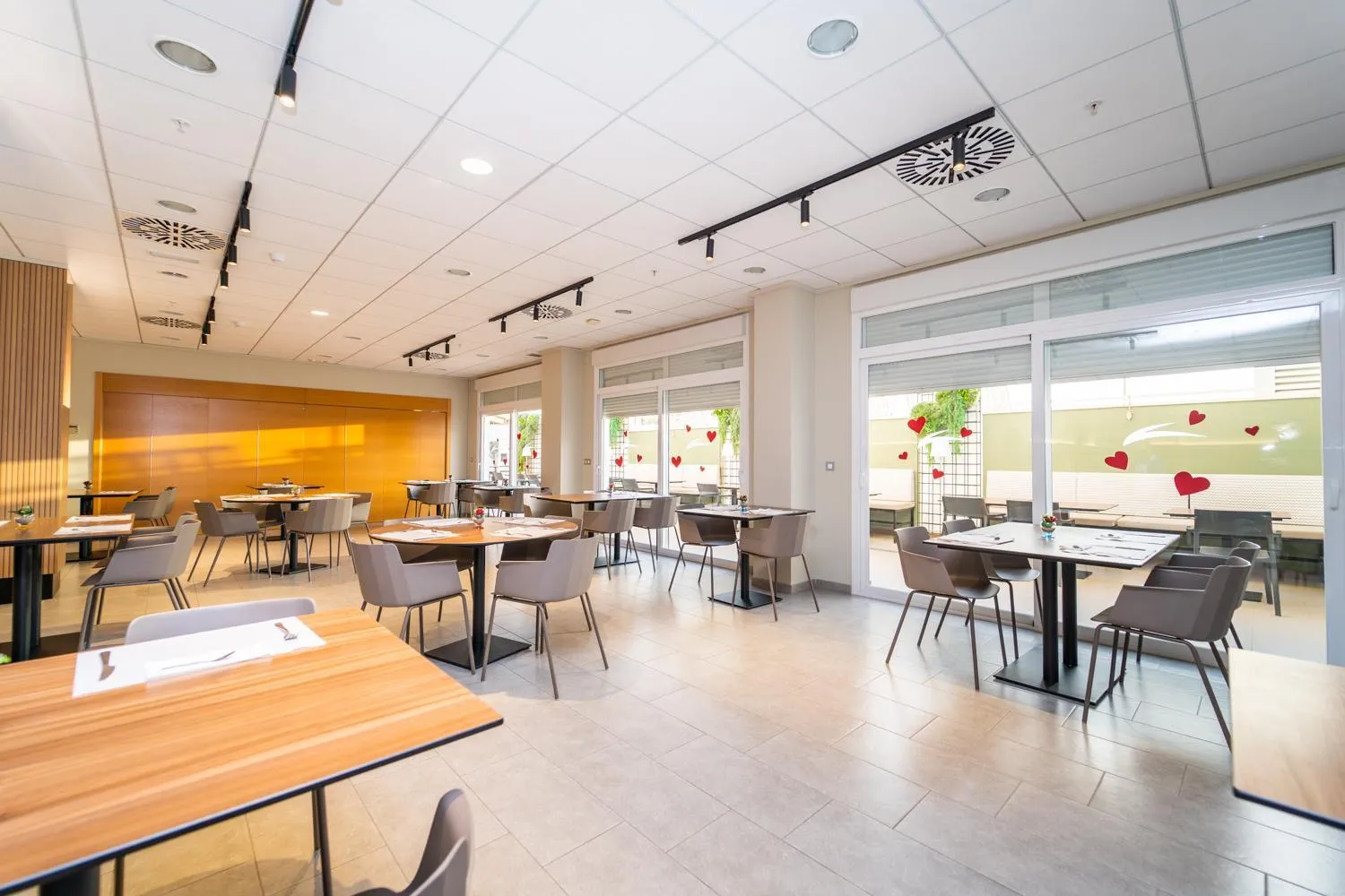 Restaurant/places to eat in Vistamar Hotel Luxury Wellness By DLV -Adults Only-