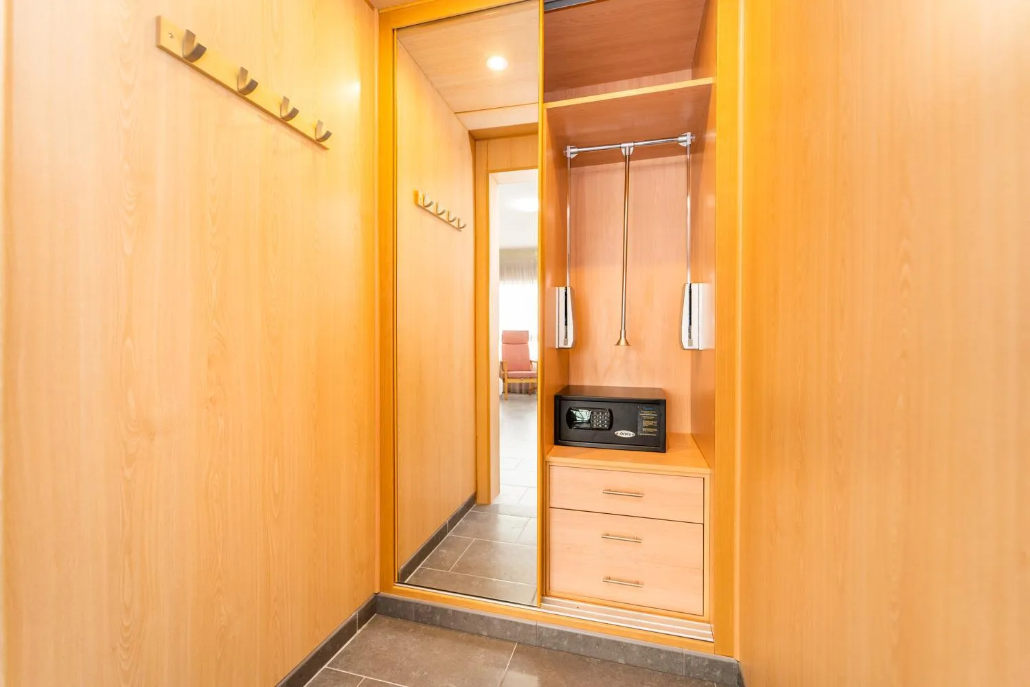 wardrobe in Vistamar Hotel Luxury Wellness By DLV -Adults Only-