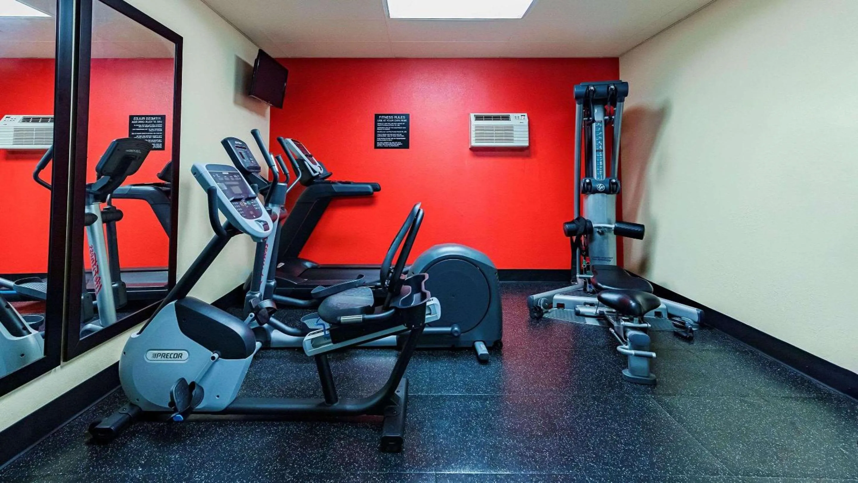 Fitness centre/facilities in Country Inn & Suites by Radisson, Appleton Airport - Fox River Mall Area