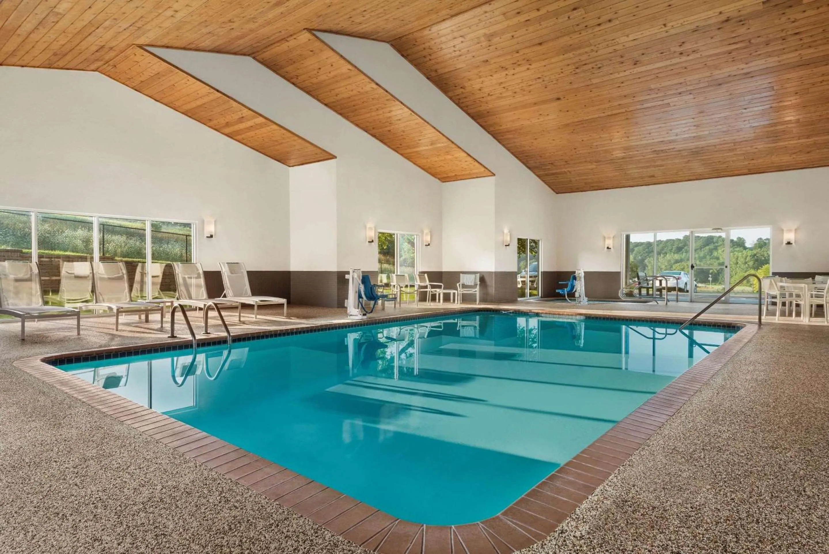 Swimming pool in Country Inn & Suites by Radisson, Decorah, IA