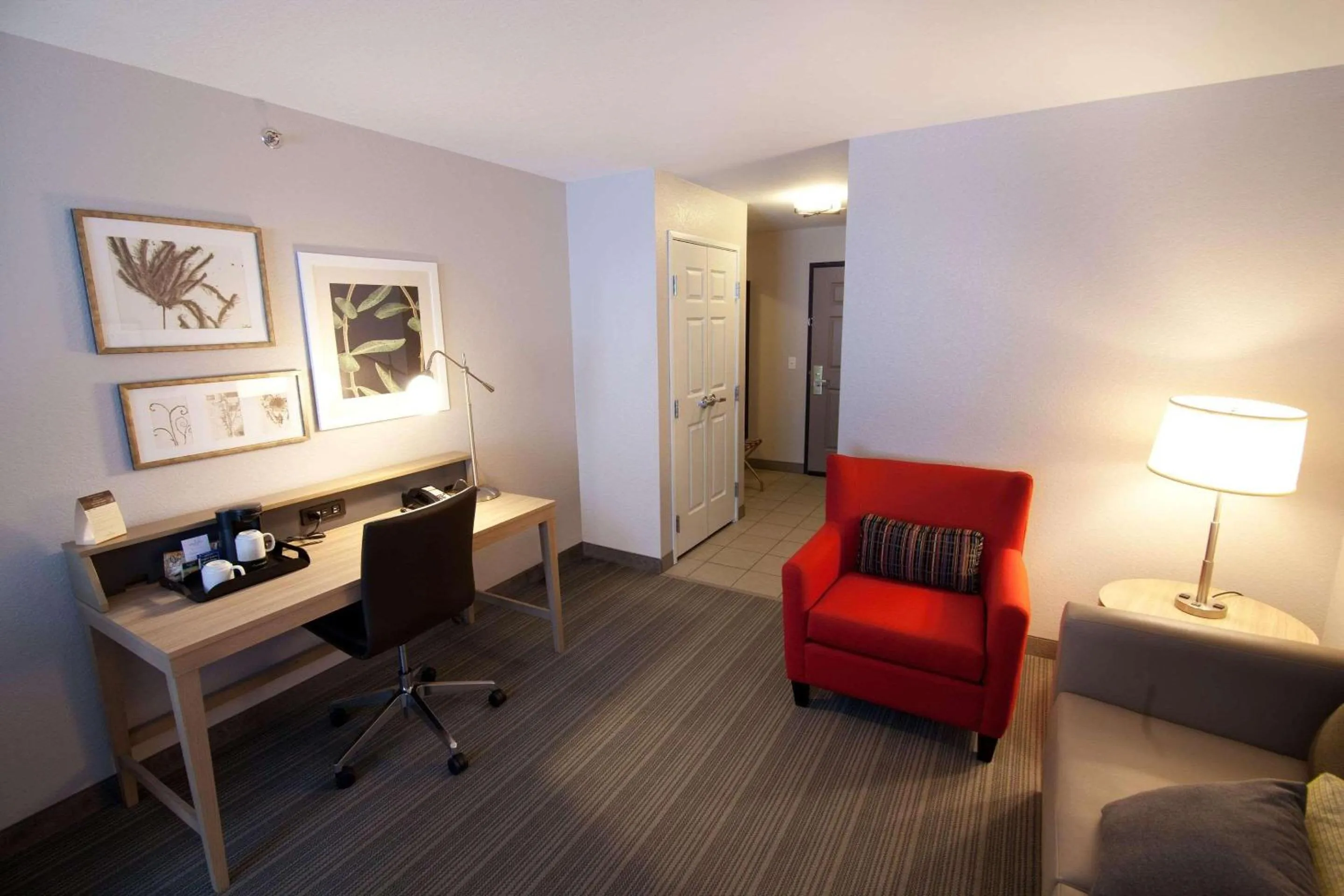 Bedroom in Country Inn & Suites by Radisson, Decorah, IA