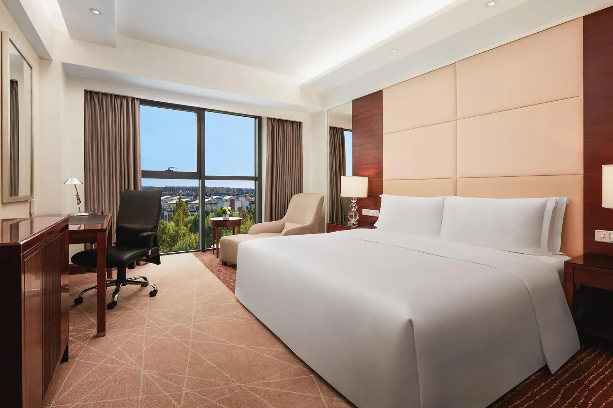 Standard King Room in Crowne Plaza Beijing International Airport by IHG