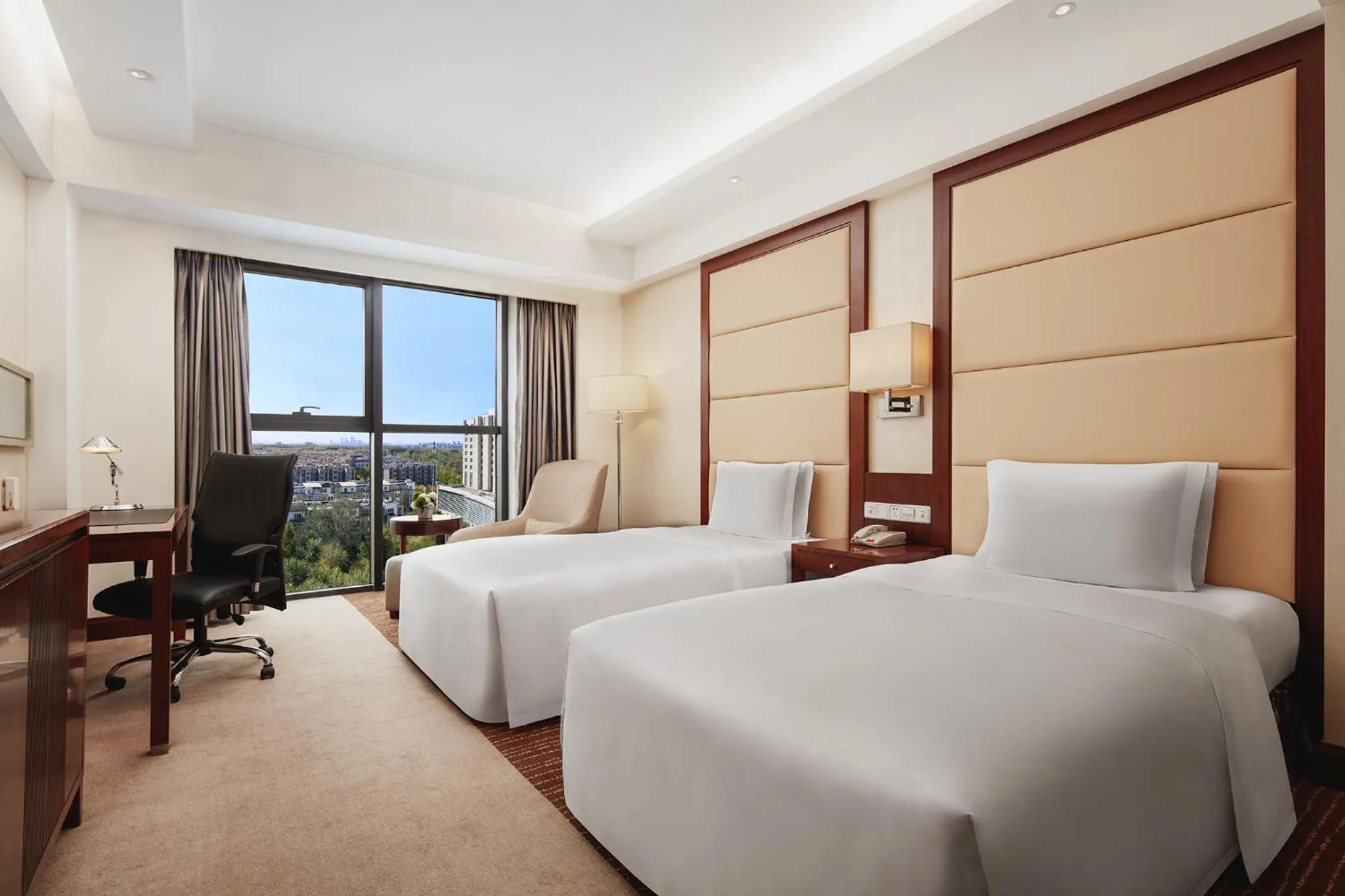 Standard Twin Room - High Floor in Crowne Plaza Beijing International Airport by IHG