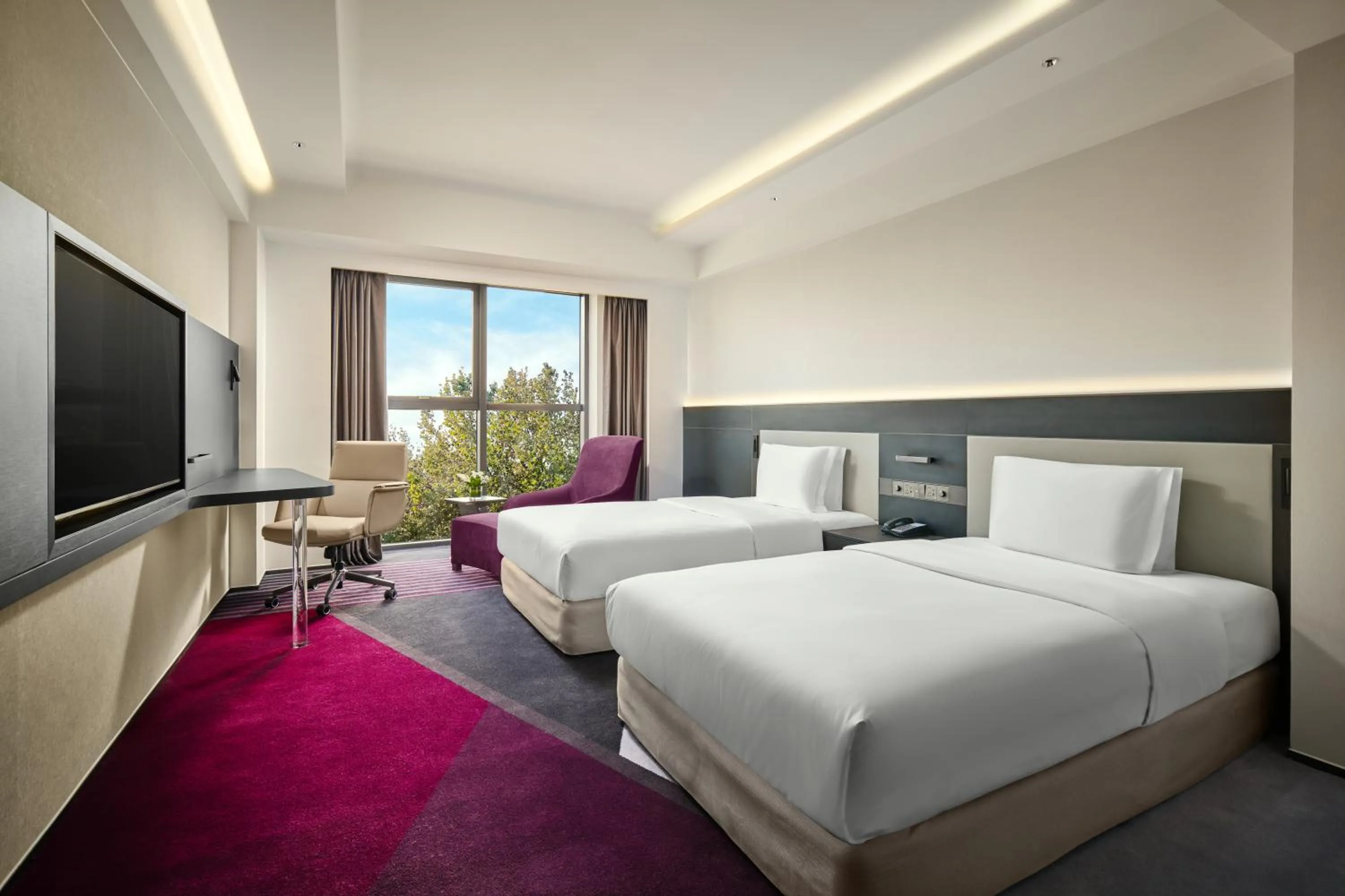 Bed in Crowne Plaza Beijing International Airport by IHG