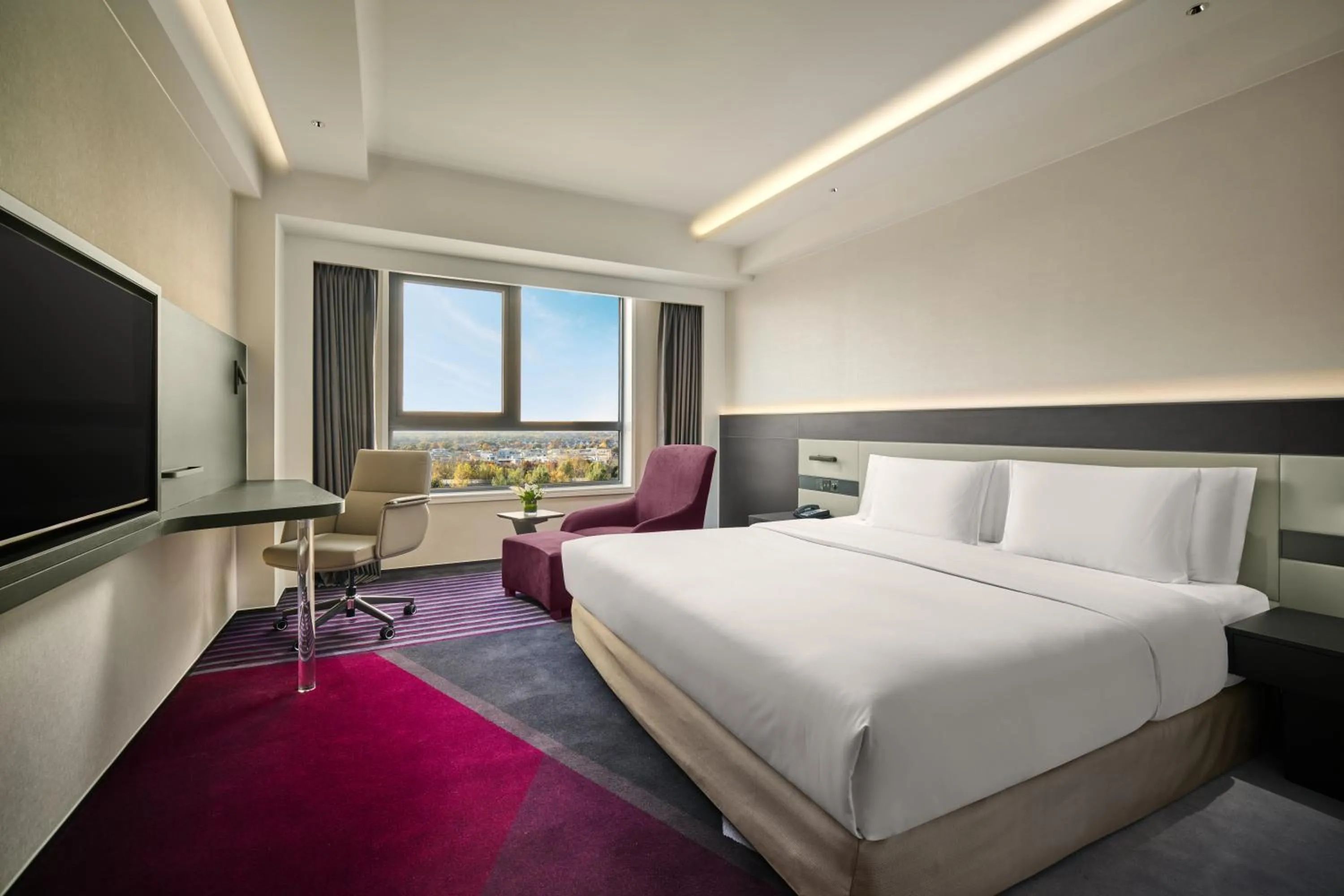 Bed in Crowne Plaza Beijing International Airport by IHG
