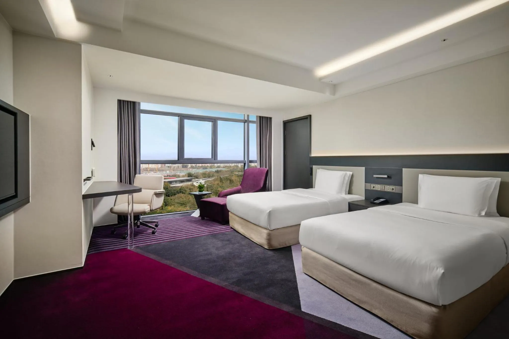 Photo of the whole room, Bed in Crowne Plaza Beijing International Airport by IHG