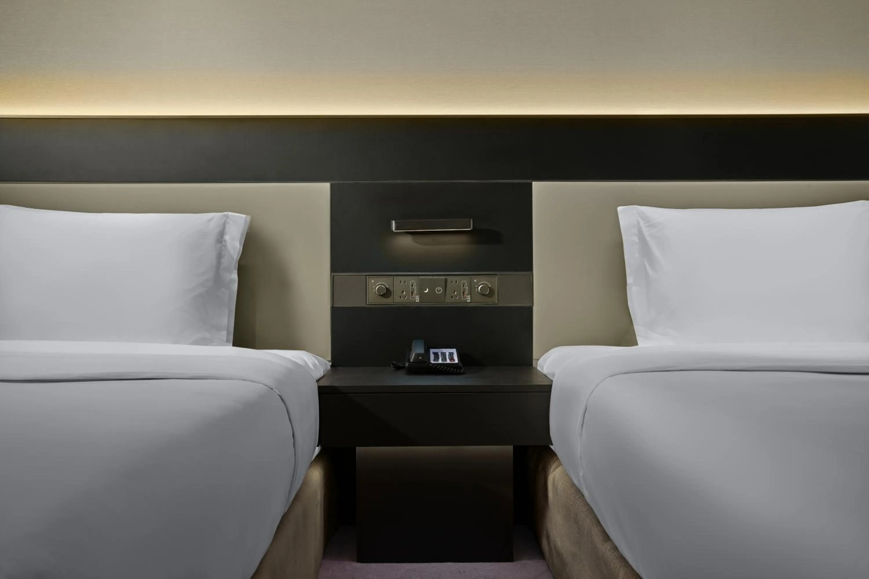 Bed in Crowne Plaza Beijing International Airport by IHG