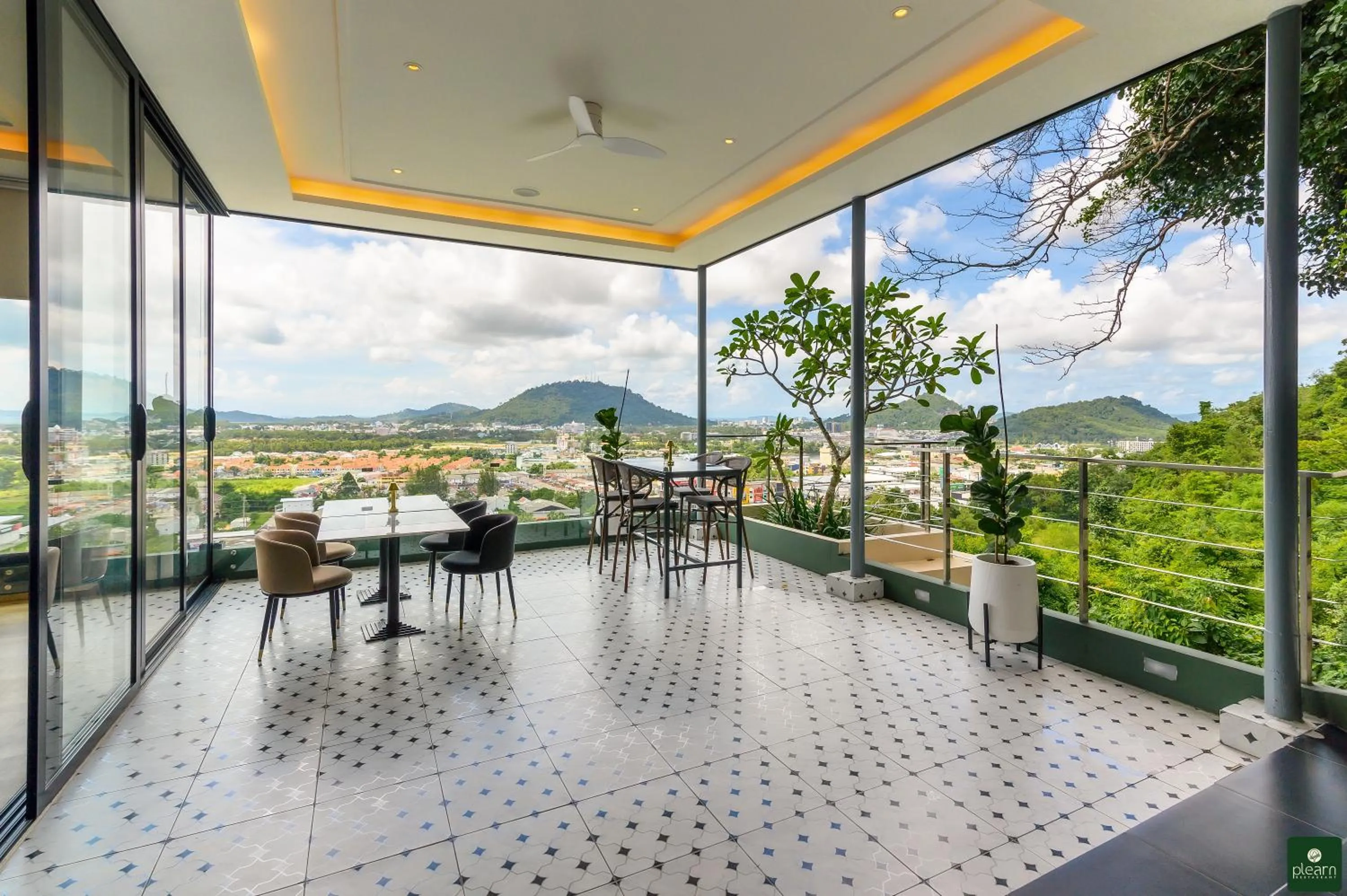 Restaurant/places to eat in Hilltop Wellness Resort