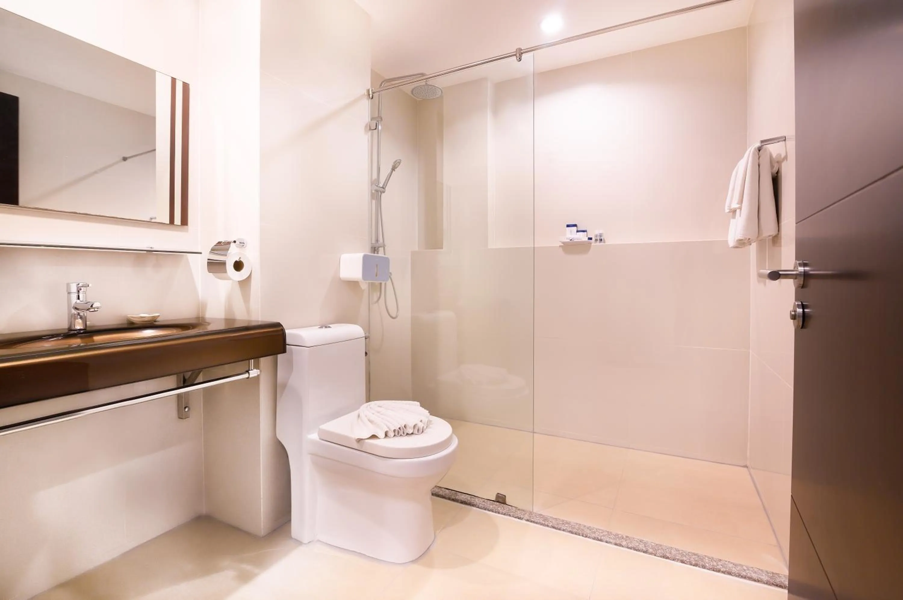 Shower in Hilltop Wellness Resort