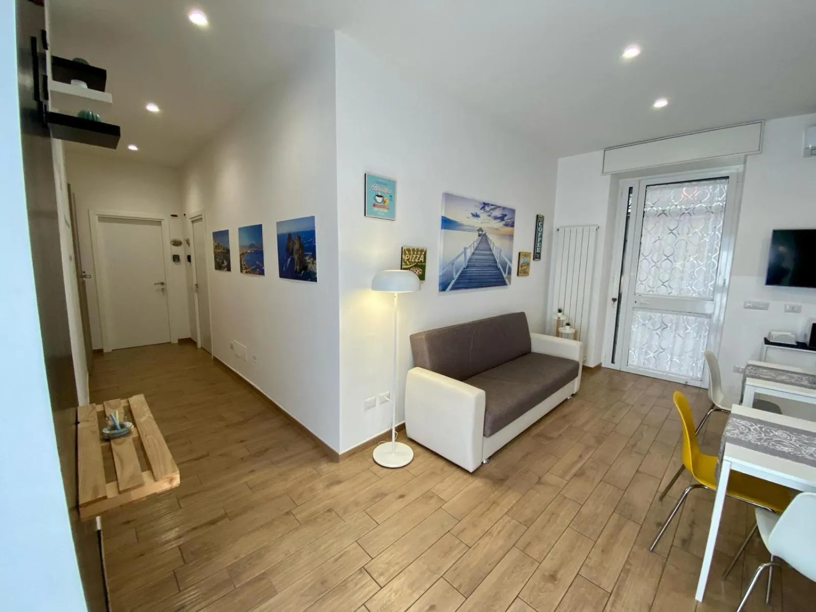 Communal lounge/ TV room in Villa Manto Bed and Breakfast - Torre Annunziata Pompei