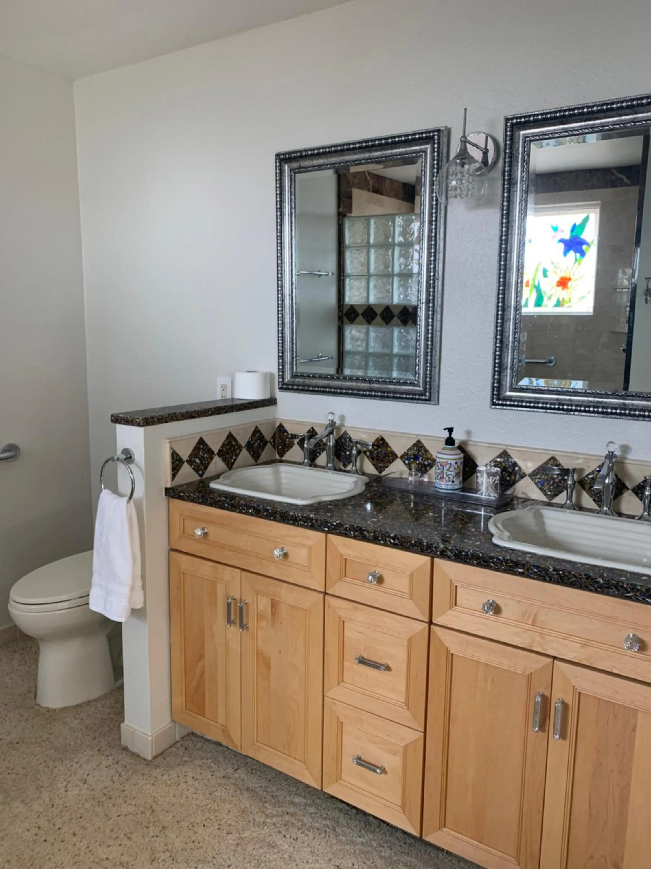 Bathroom in Villa Alta Vista at Yosemite- Stunning Views and Game Room