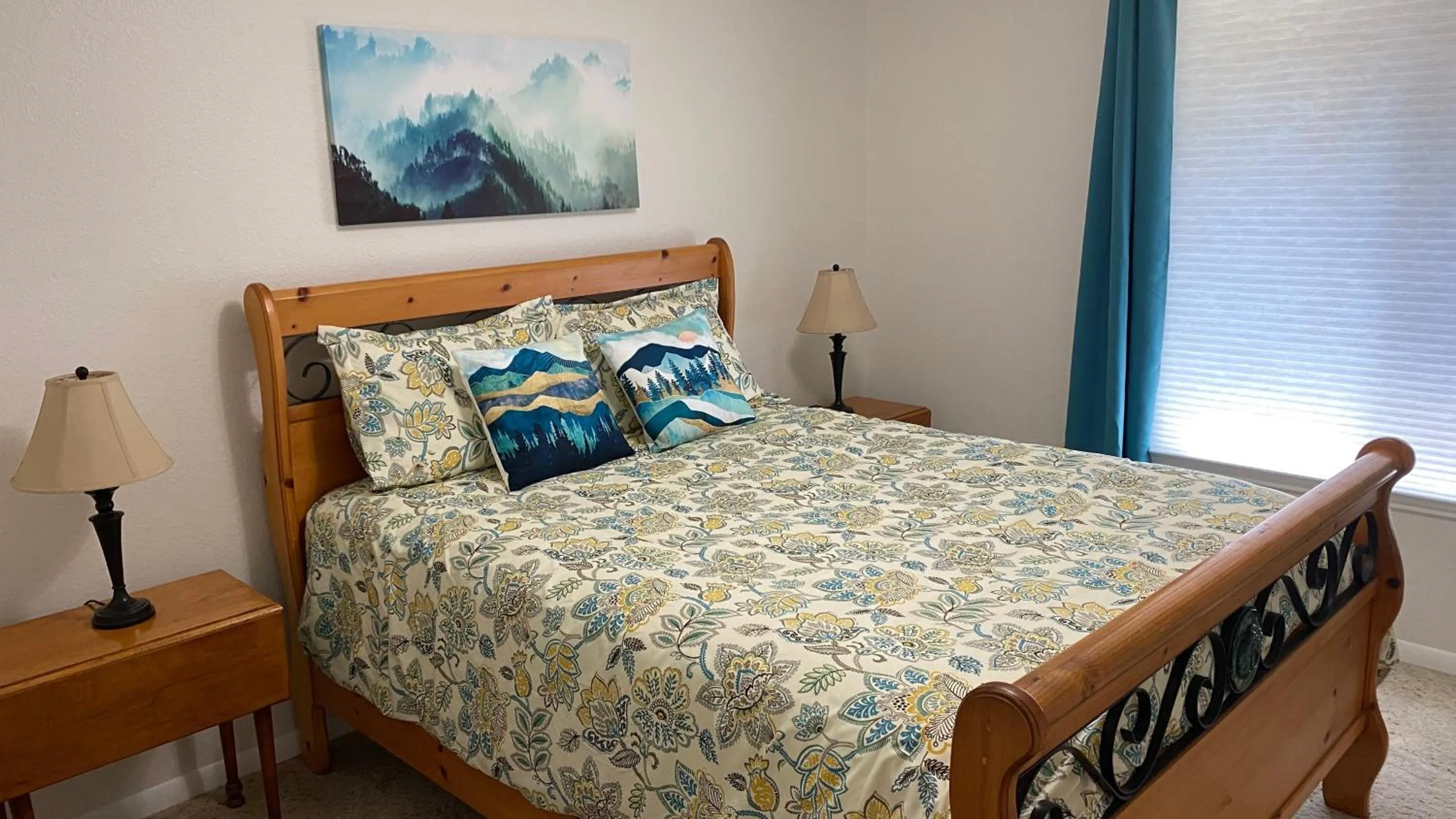 Bed in Villa Alta Vista at Yosemite- Stunning Views and Game Room