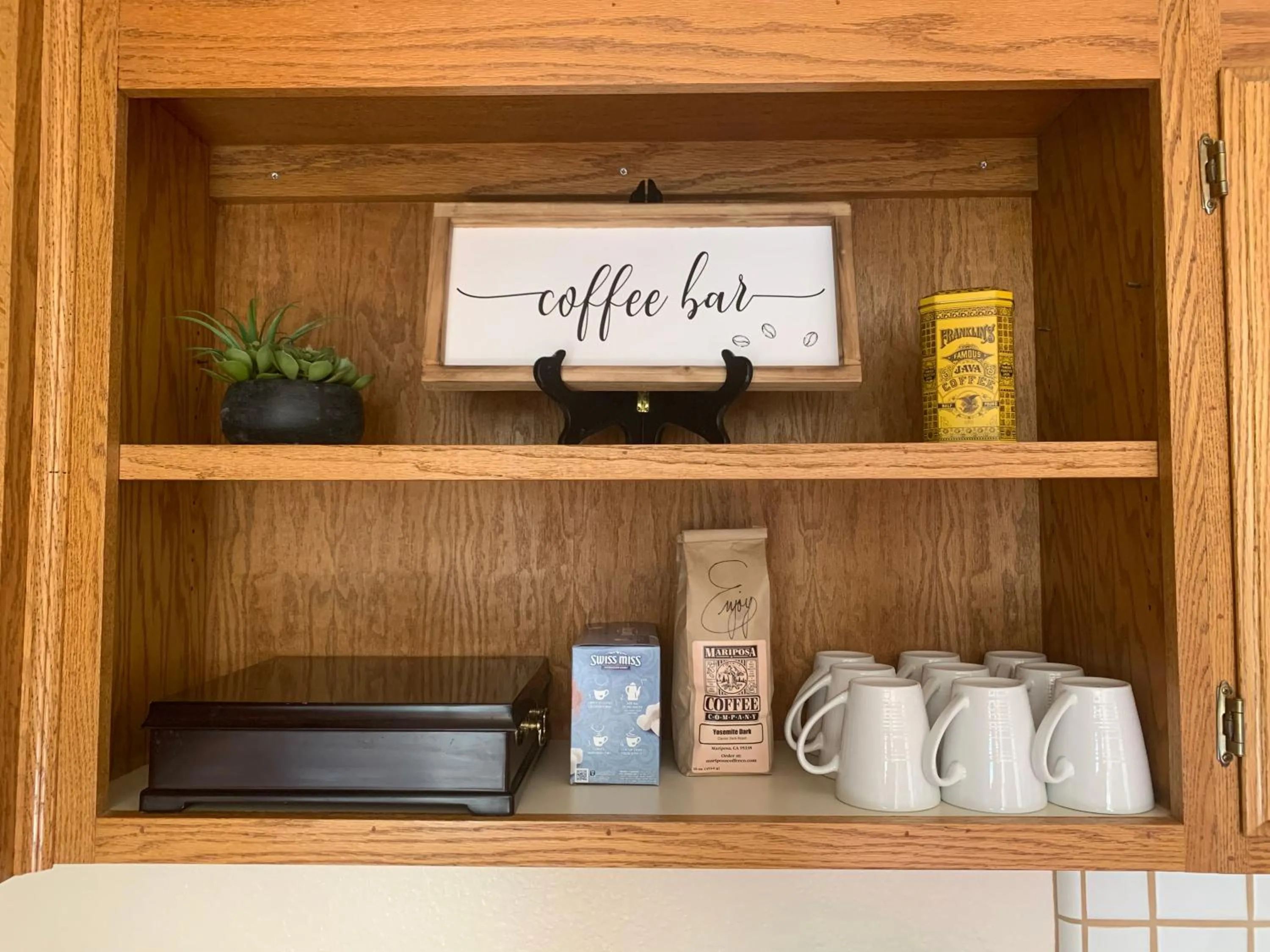 Coffee/tea facilities in Villa Alta Vista at Yosemite- Stunning Views and Game Room