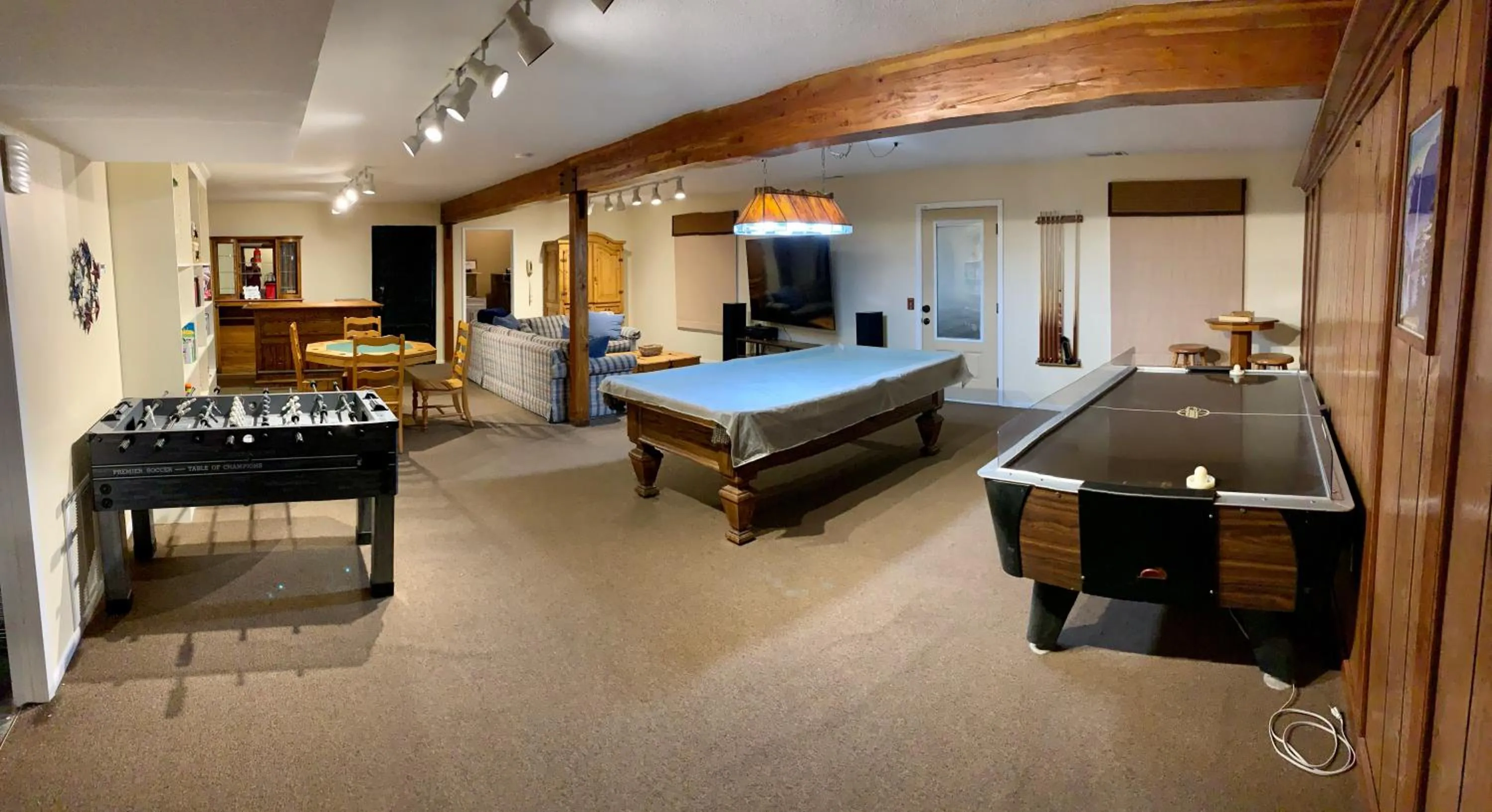 Game Room in Villa Alta Vista at Yosemite- Stunning Views and Game Room