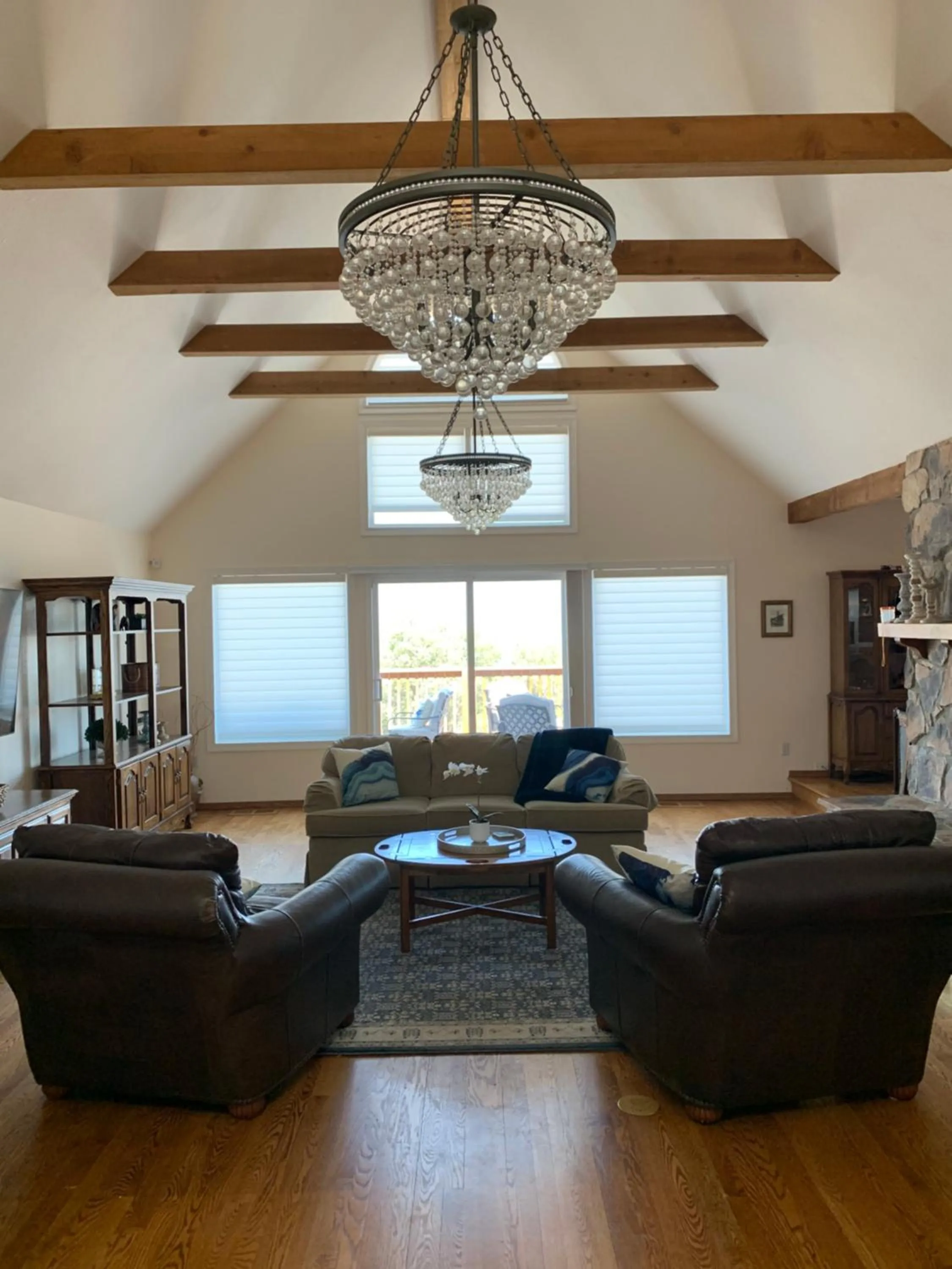 Living room in Villa Alta Vista at Yosemite- Stunning Views and Game Room