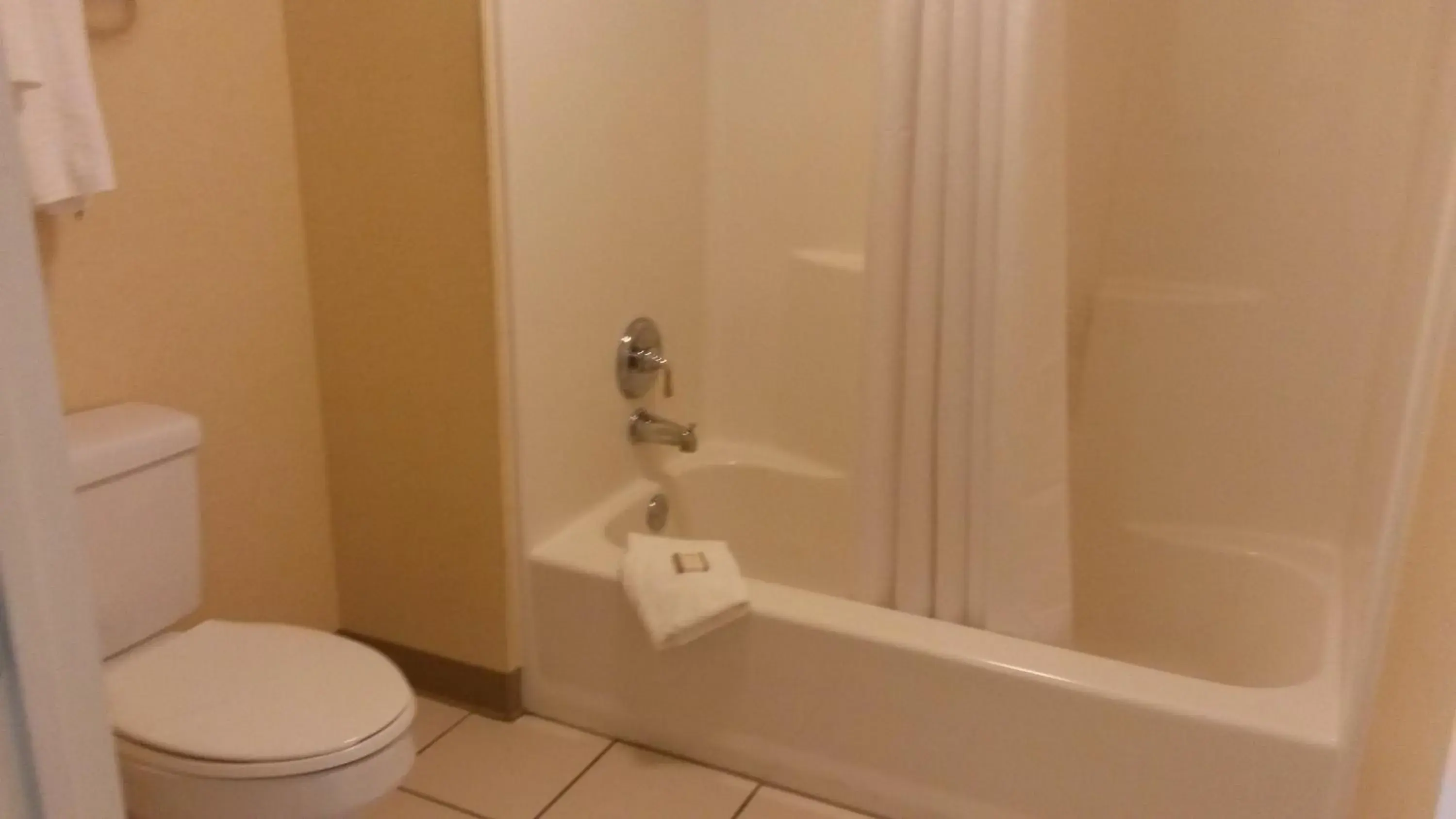 Quadruple Room - Disability Access - Smoking in Motel 6-Shreveport, LA Quadruple Room - Disability Access - Smoking in Motel 6-Shreveport, LA