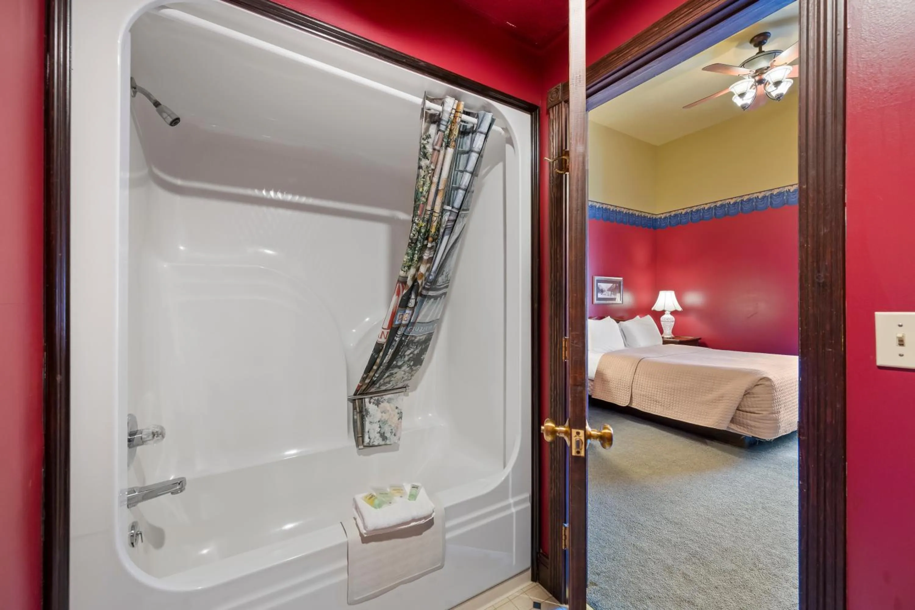 Bed in Historic Iron Horse Inn - Deadwood