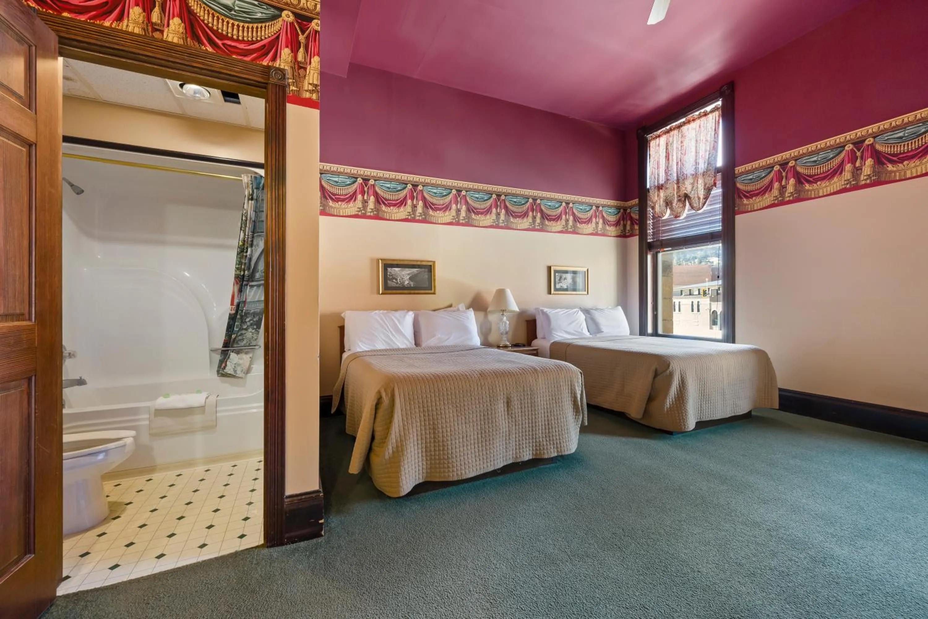Bed in Historic Iron Horse Inn - Deadwood
