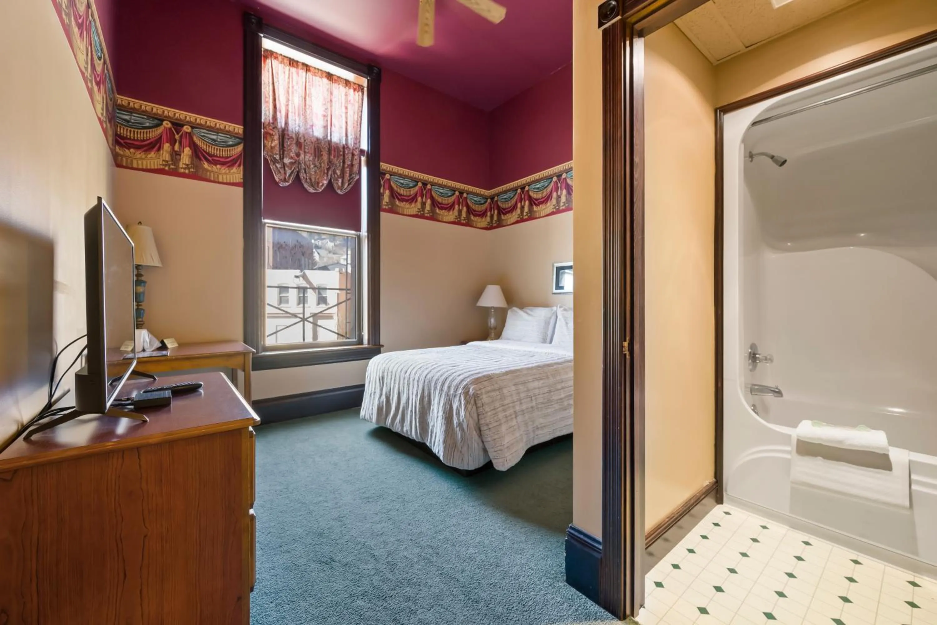 Bed in Historic Iron Horse Inn - Deadwood