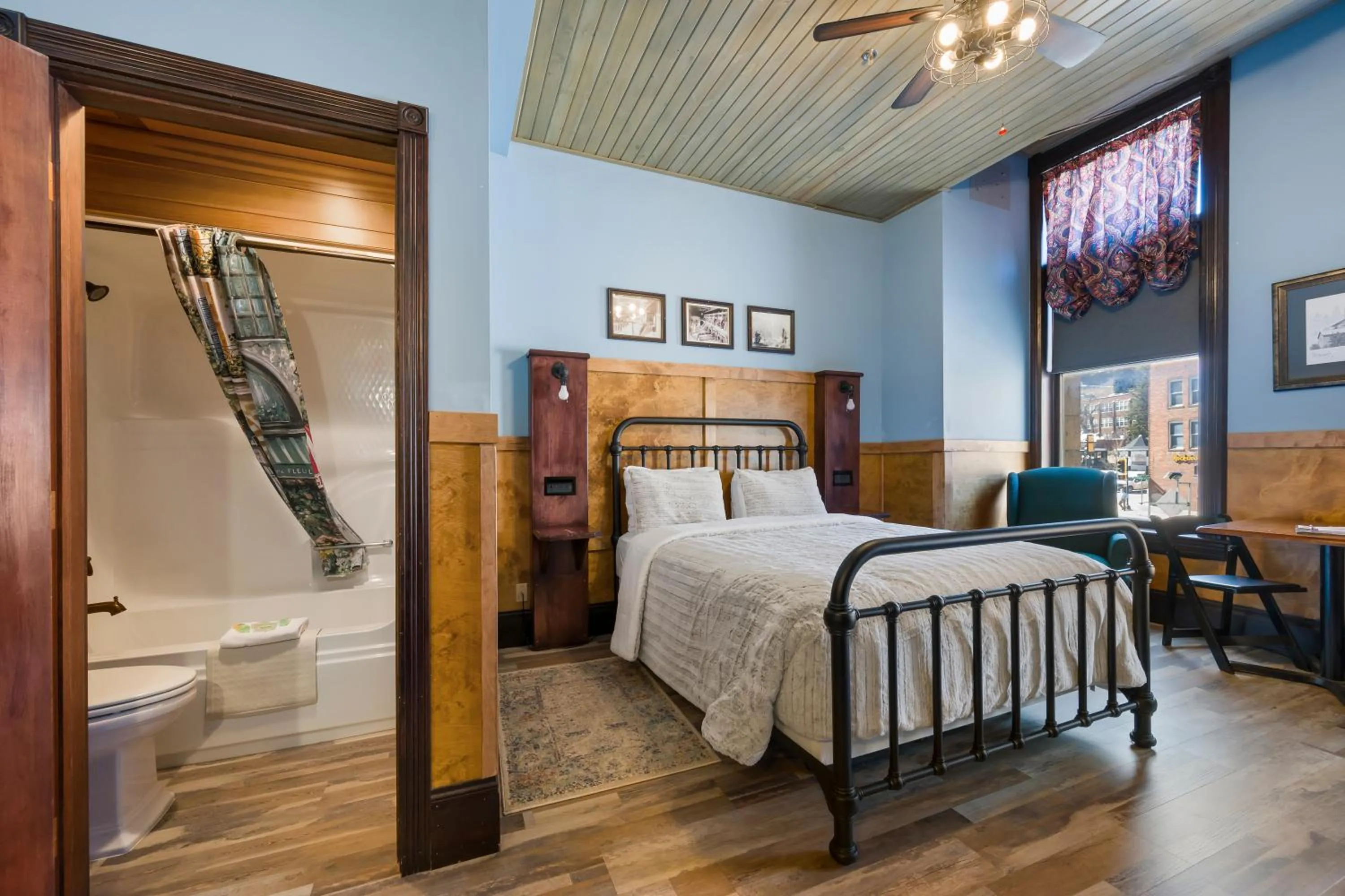 Bed in Historic Iron Horse Inn - Deadwood