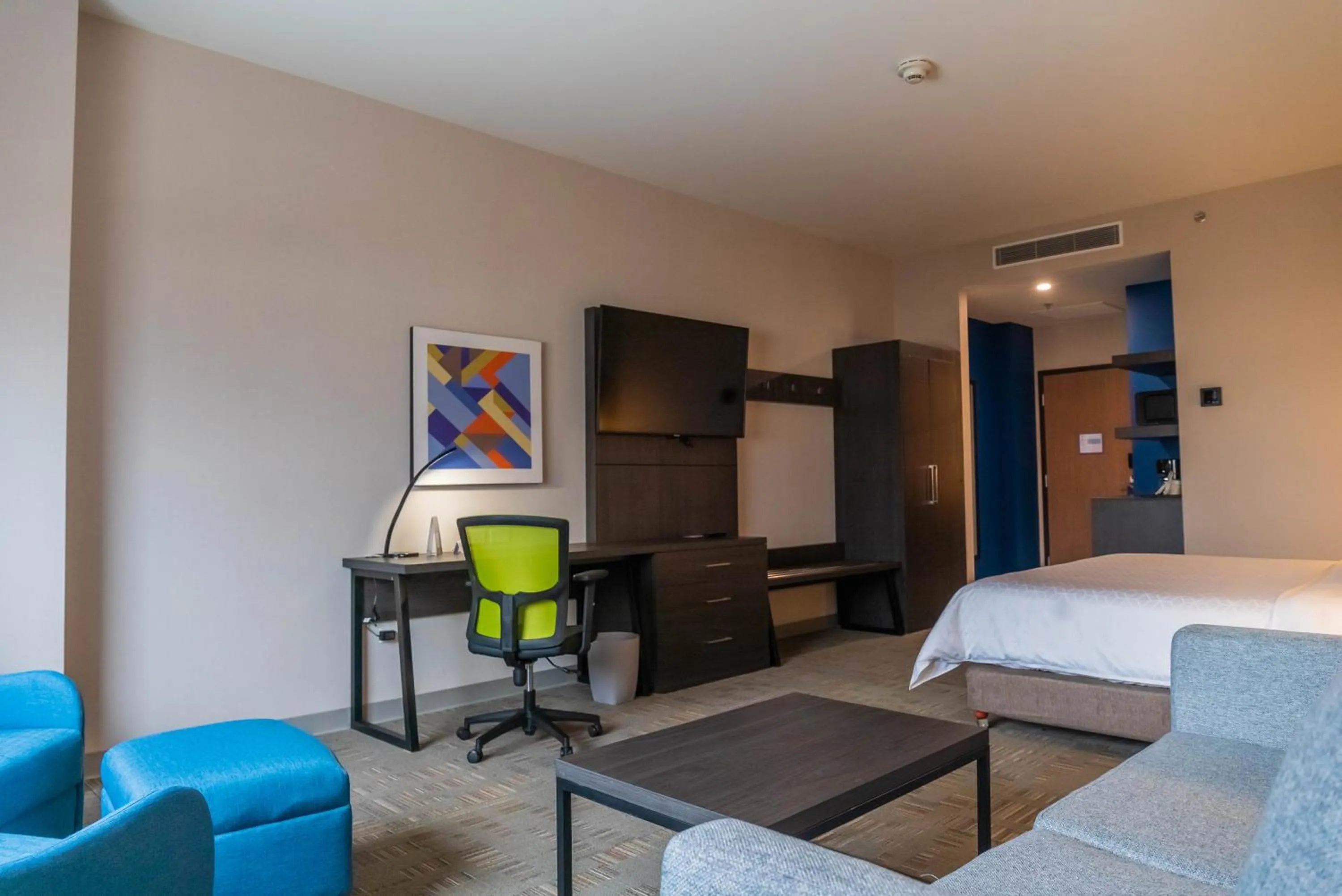 Living room, Bed in Holiday Inn Express & Suites - Tijuana Otay by IHG