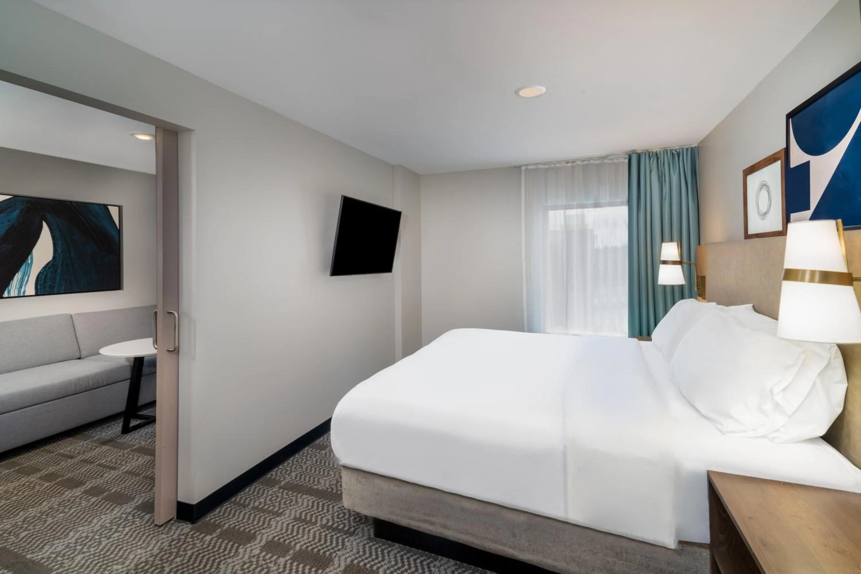 Photo of the whole room, Bed in Staybridge Suites - Louisville - Expo Center by IHG