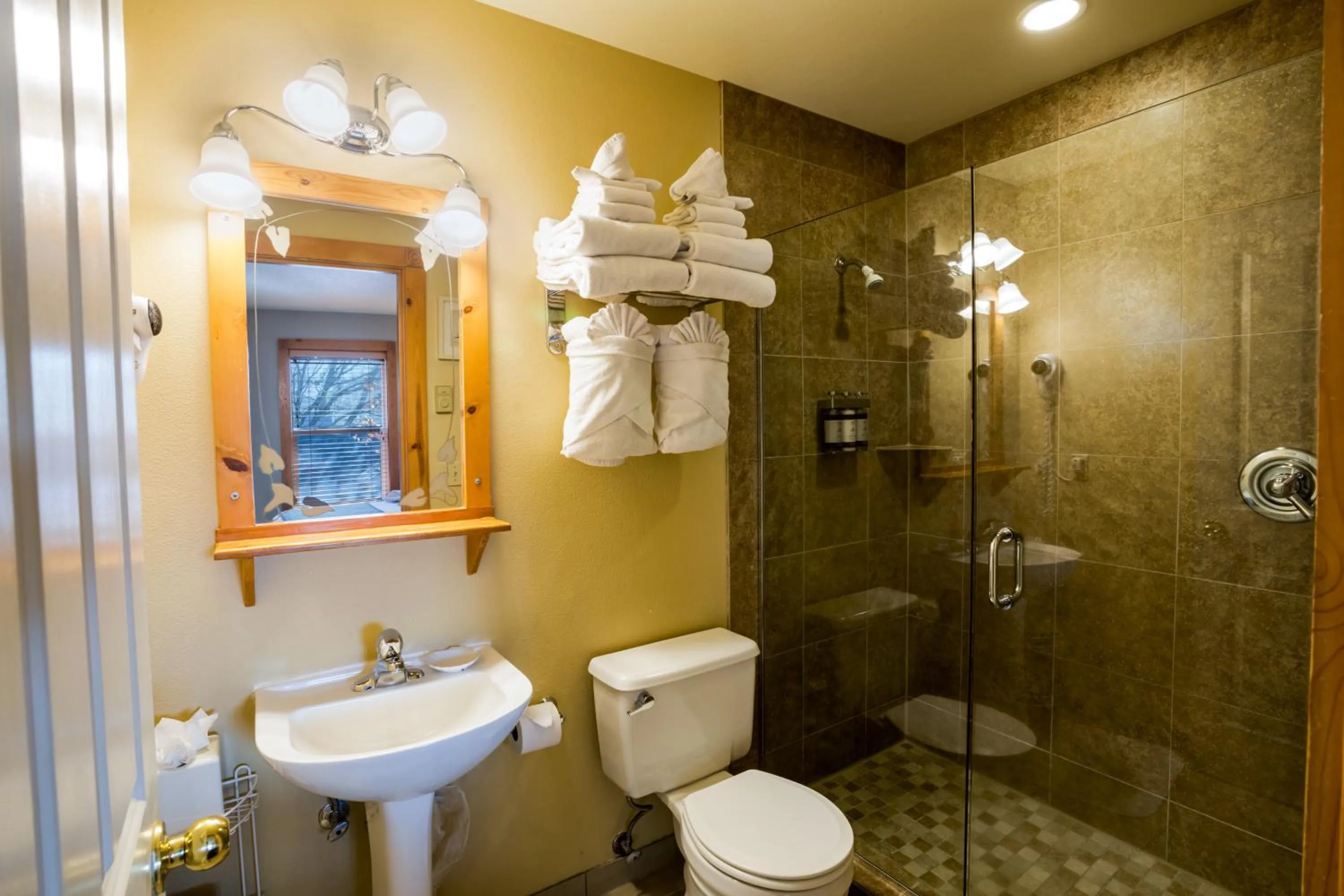 Shower in Lighthouse Inn