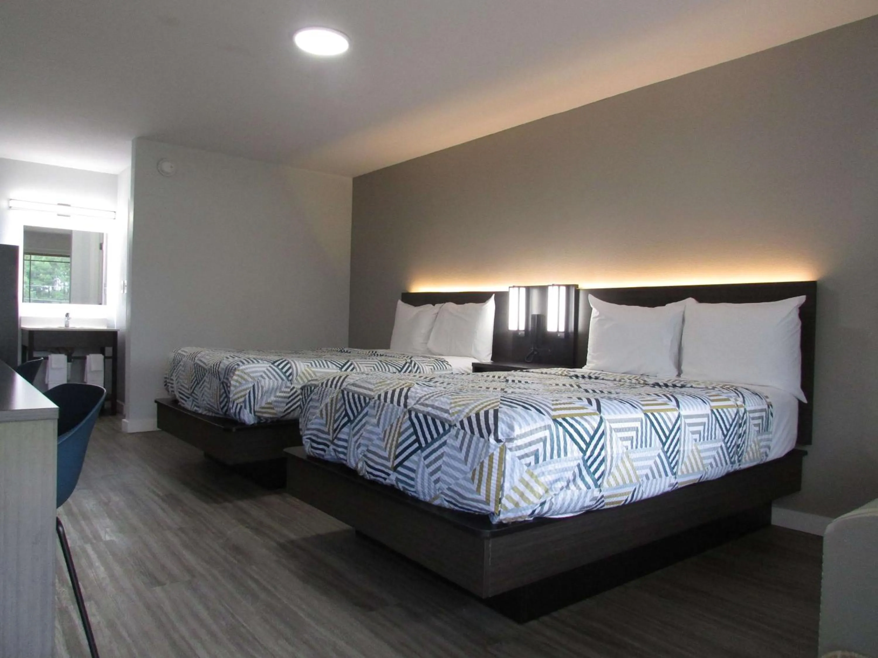 Photo of the whole room, Bed in Motel 6 Brookhaven, Ms