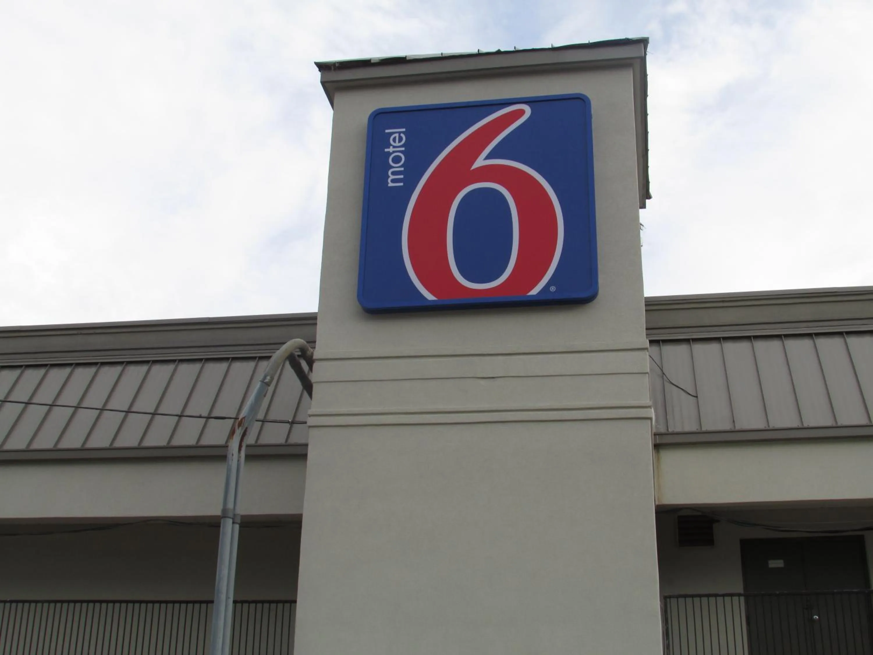 Logo/Certificate/Sign in Motel 6 Brookhaven, Ms