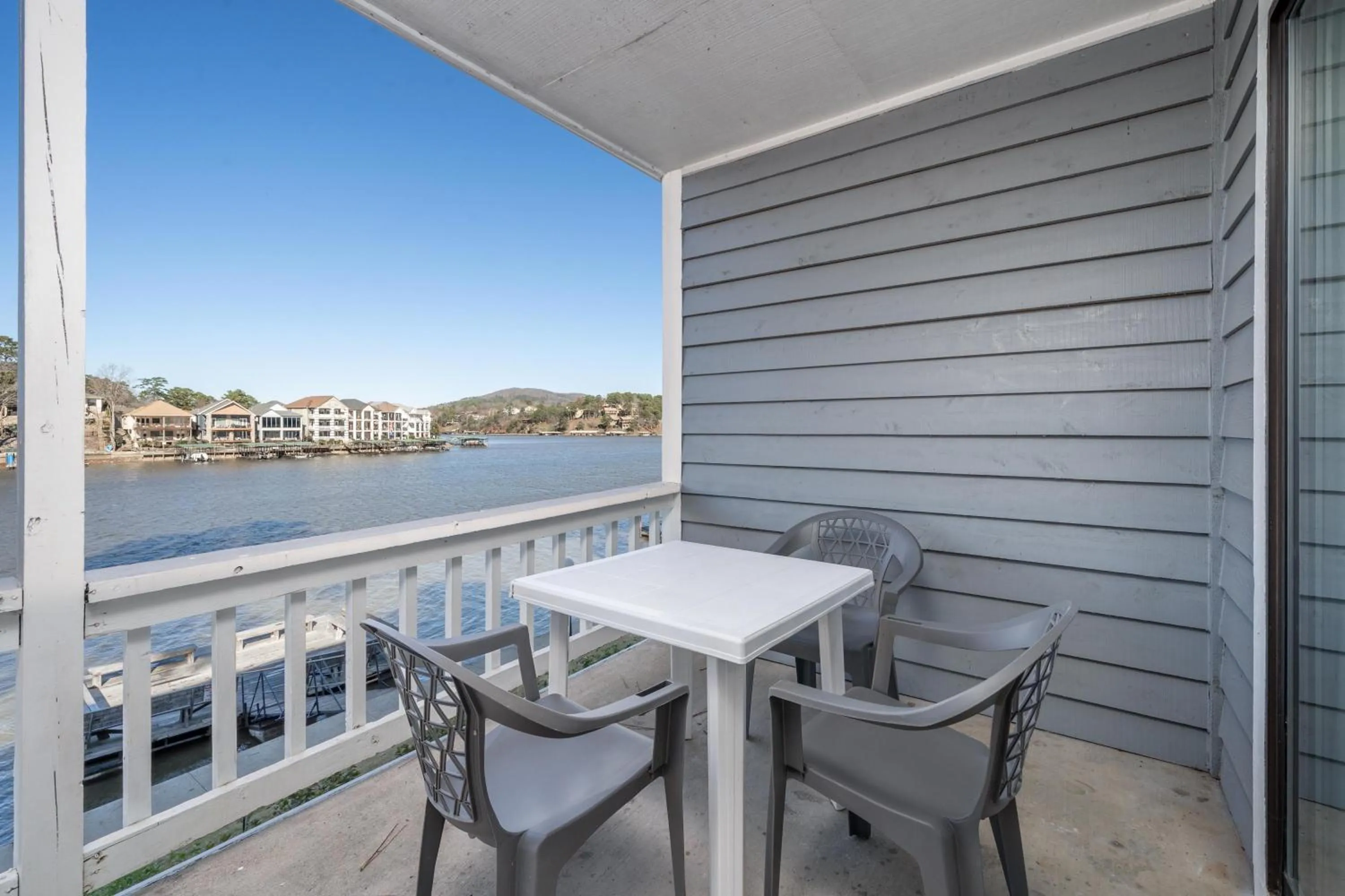 Property building in The Hamilton - Lakefront & Studio Suites, Hot Springs