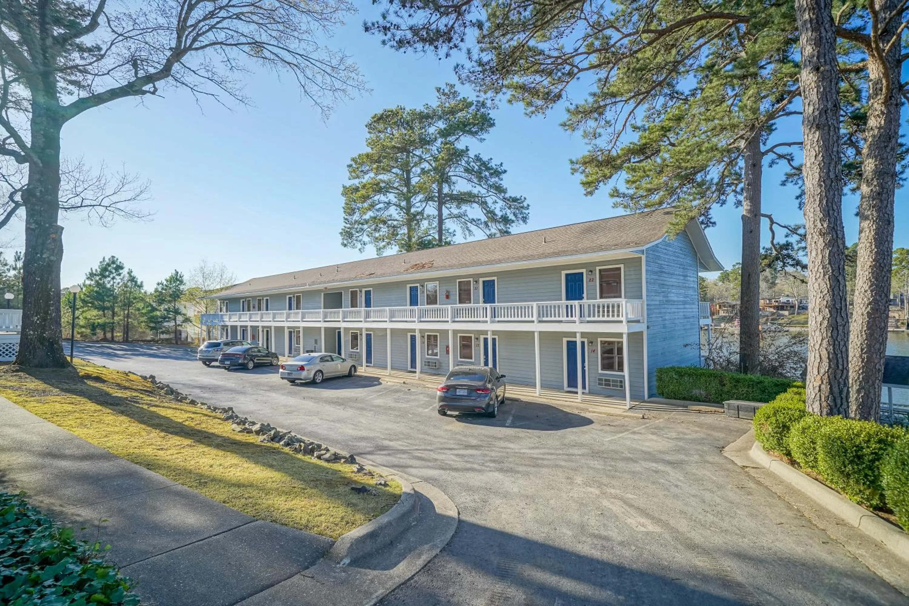 Property building in The Hamilton - Lakefront & Studio Suites, Hot Springs