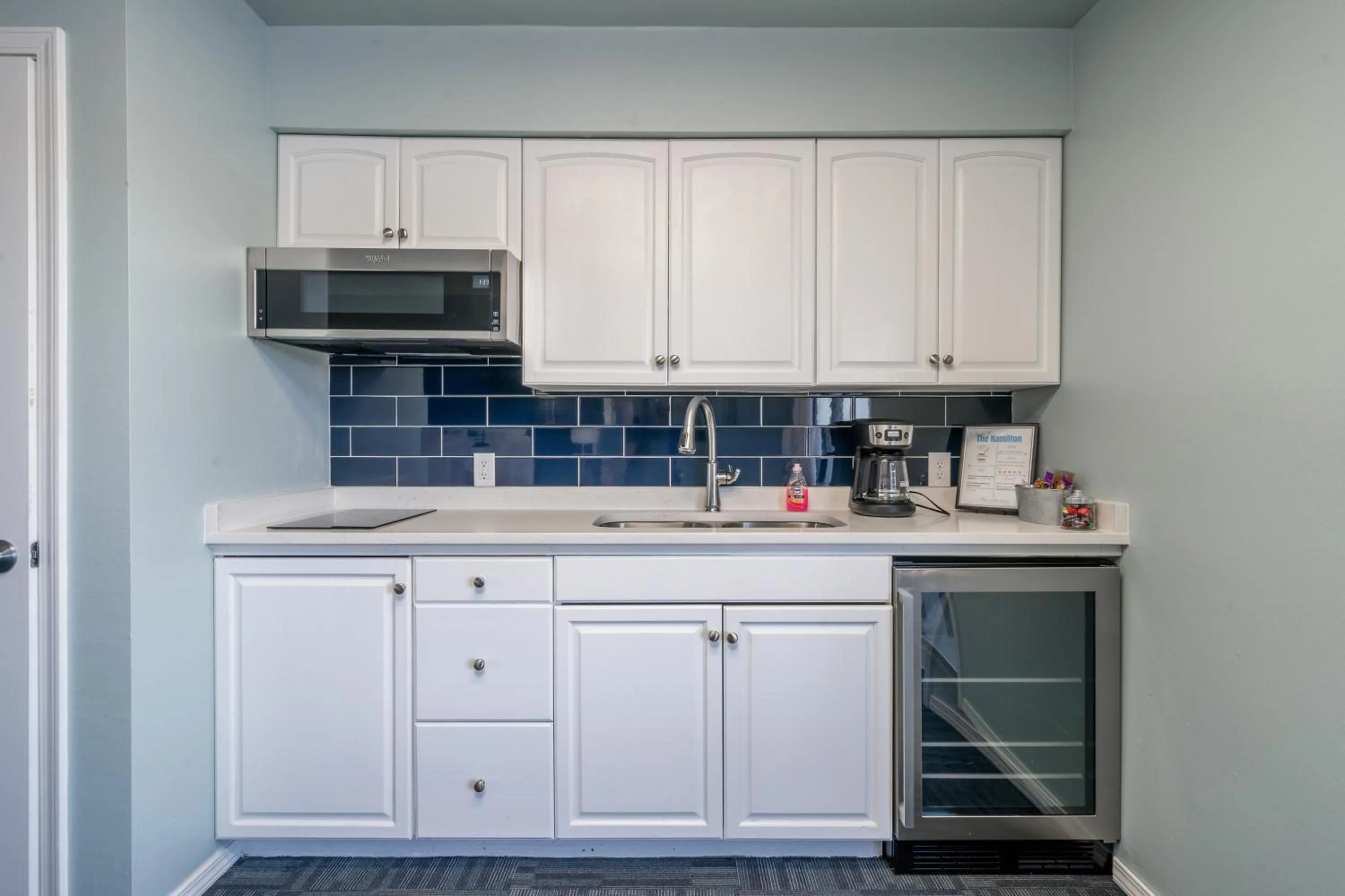 Kitchen or kitchenette in The Hamilton - Lakefront & Studio Suites, Hot Springs