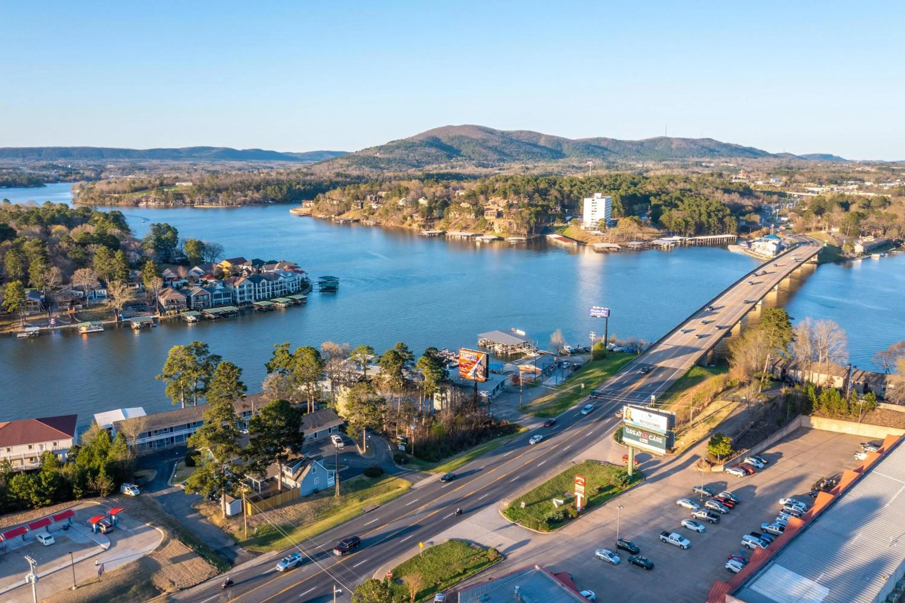 Property building in The Hamilton - Lakefront & Studio Suites, Hot Springs