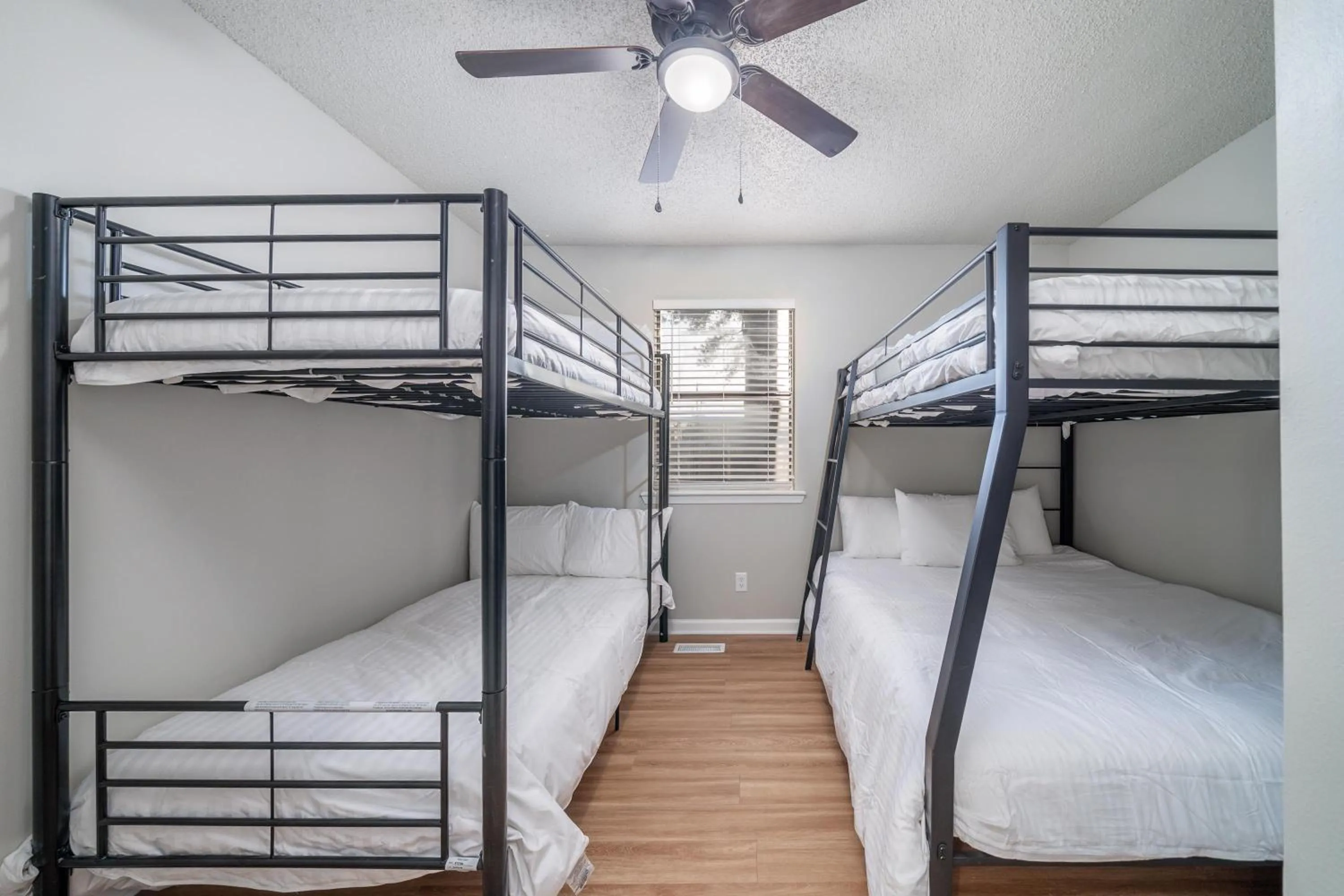 Property building, Bed in The Hamilton - Lakefront & Studio Suites, Hot Springs