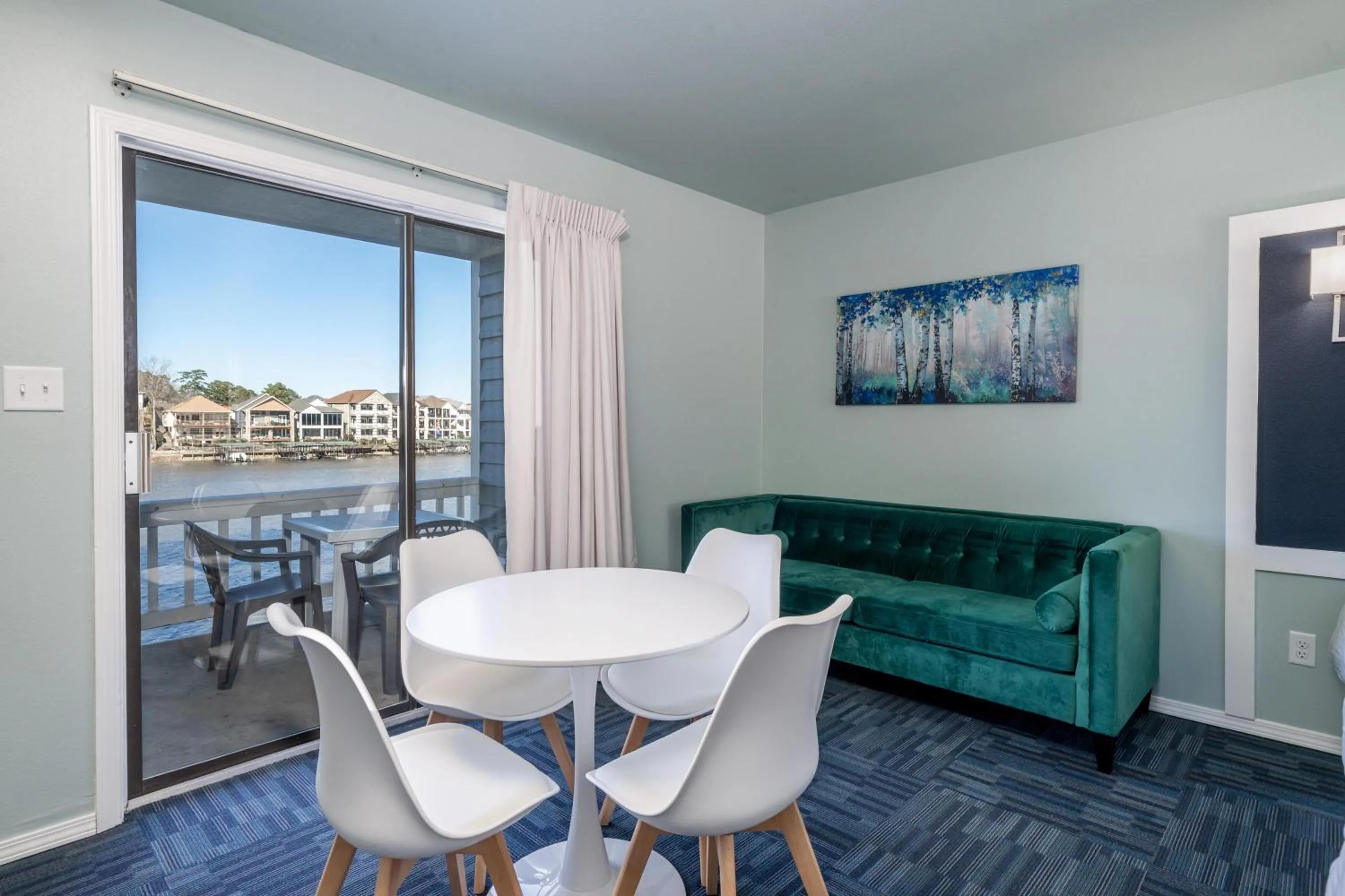 Property building in The Hamilton - Lakefront & Studio Suites, Hot Springs