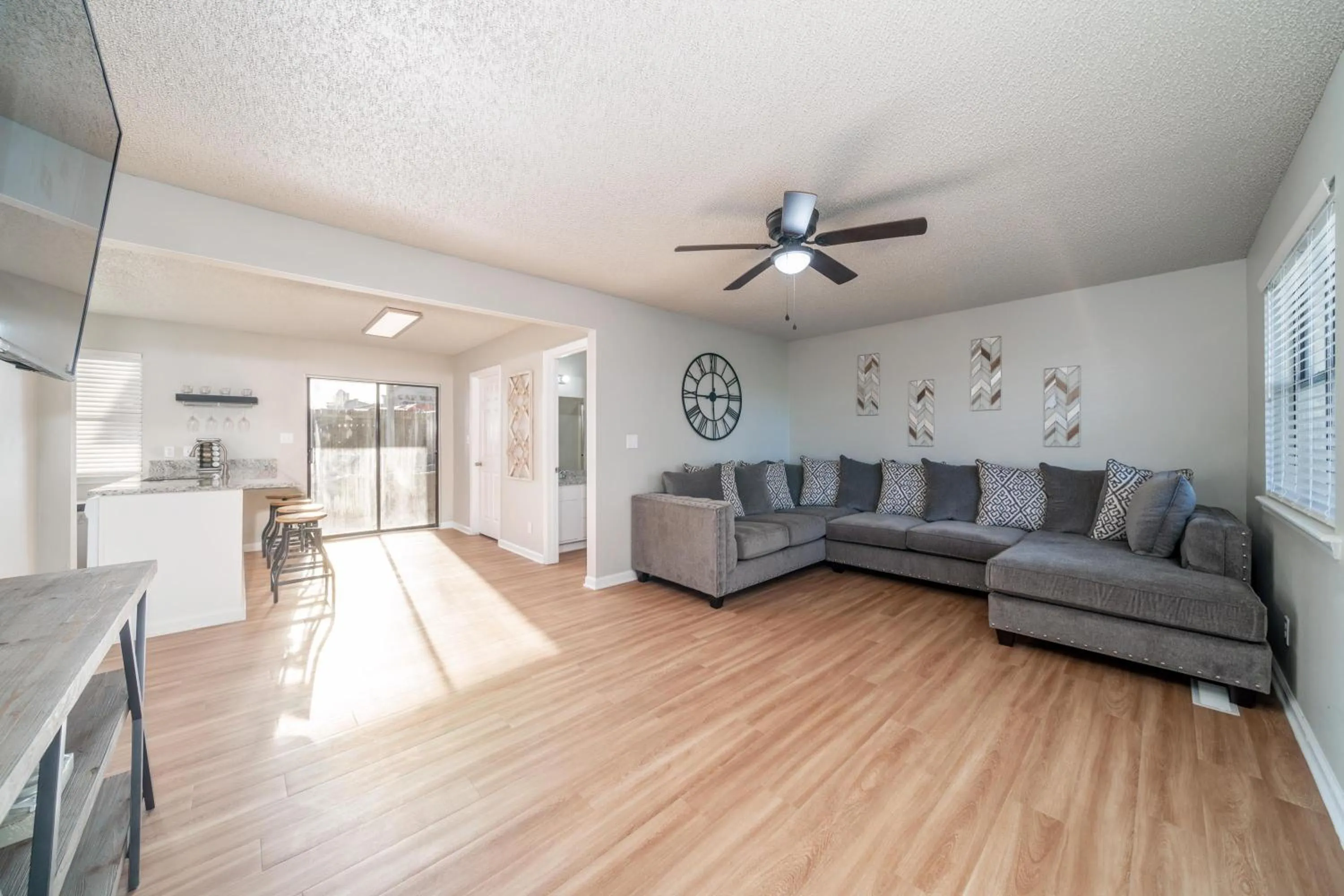 Property building in The Hamilton - Lakefront & Studio Suites, Hot Springs