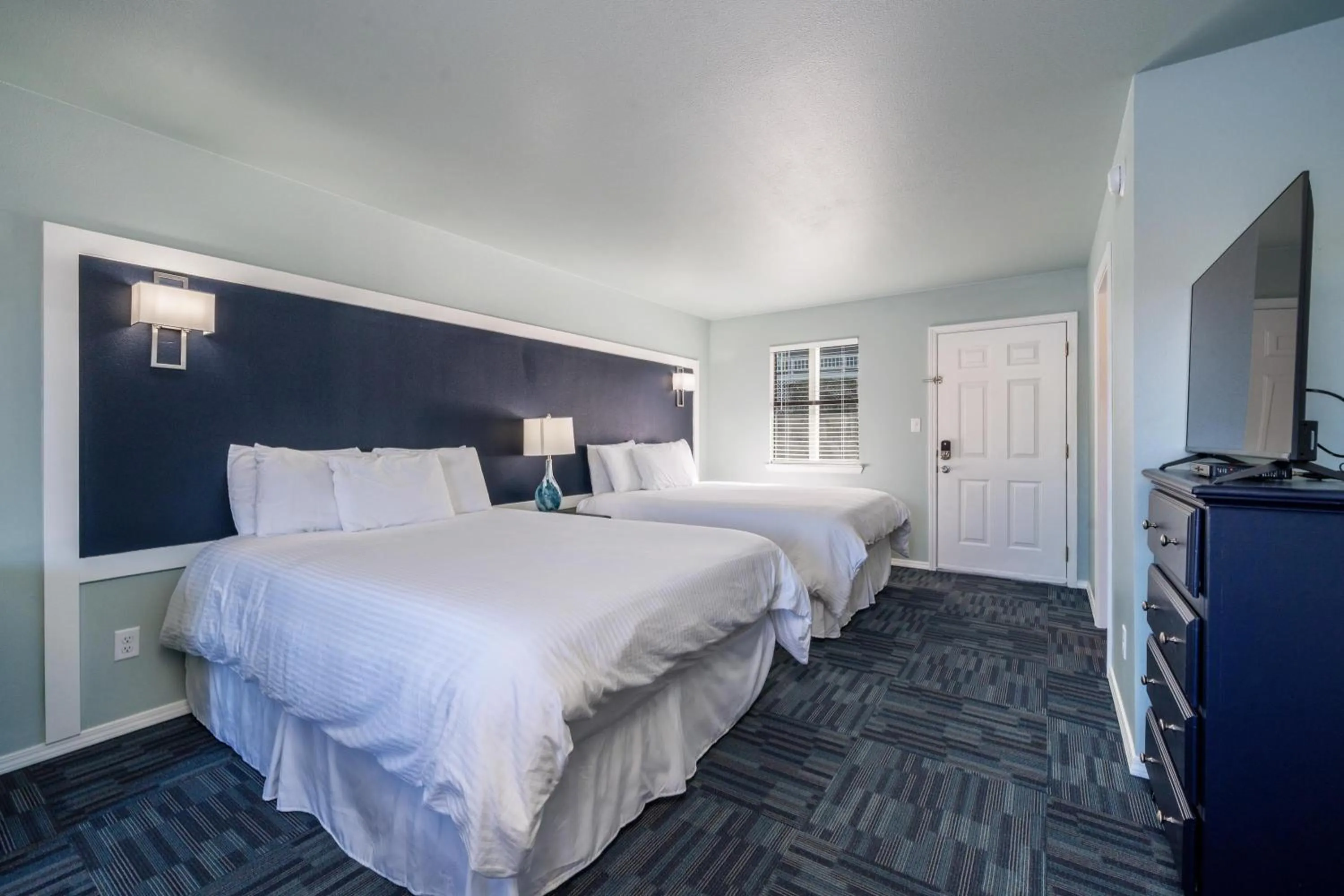 Property building, Bed in The Hamilton - Lakefront & Studio Suites, Hot Springs