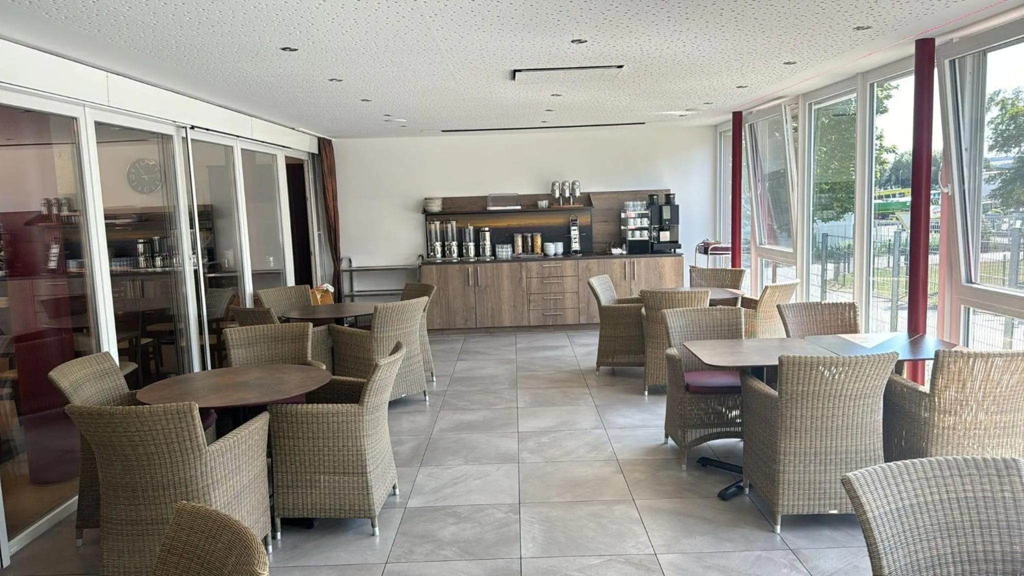 Restaurant/places to eat in iQ-Hotel