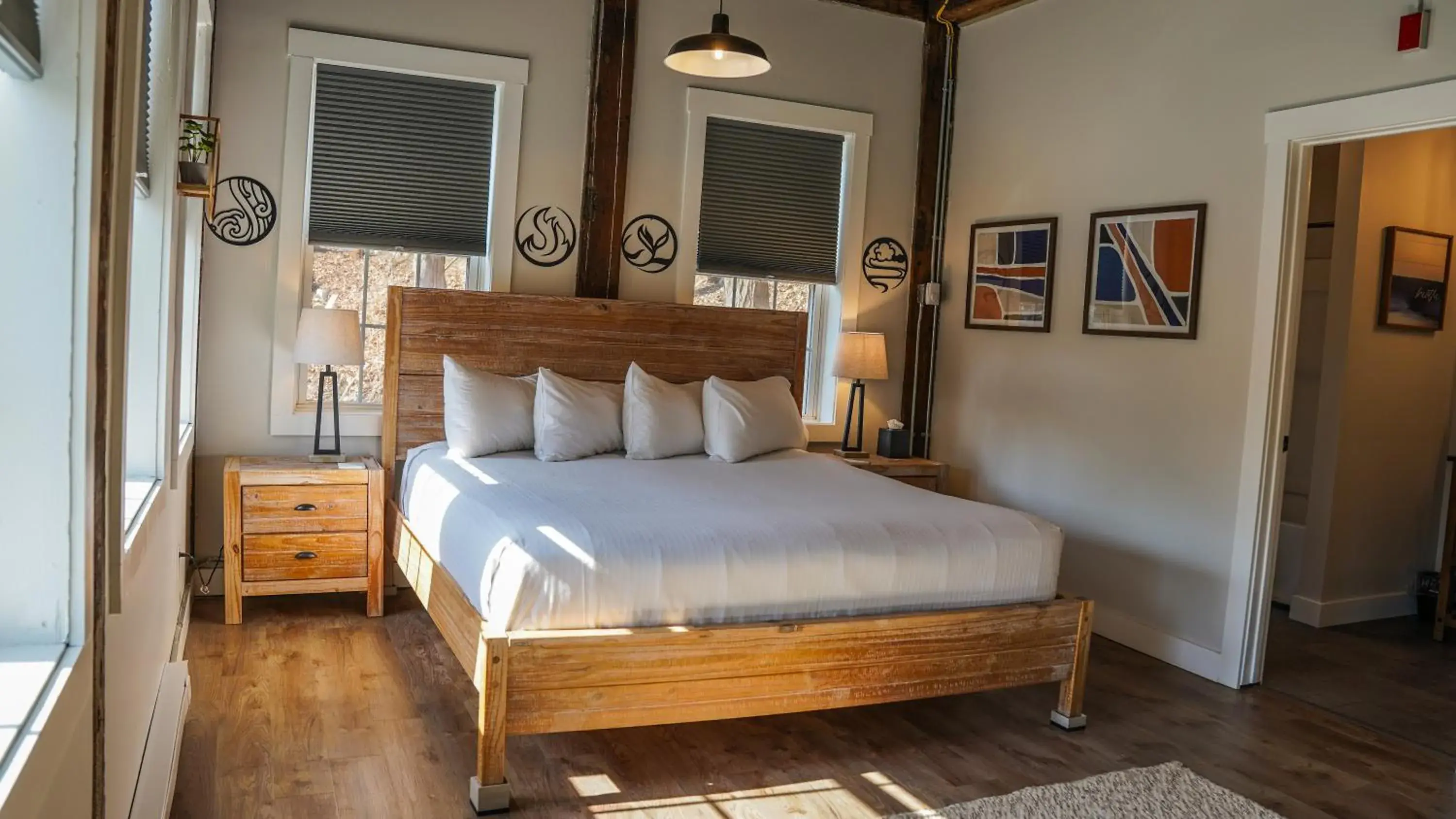 Deluxe King Suite in Old Mill Inn Deluxe King Suite in Old Mill Inn