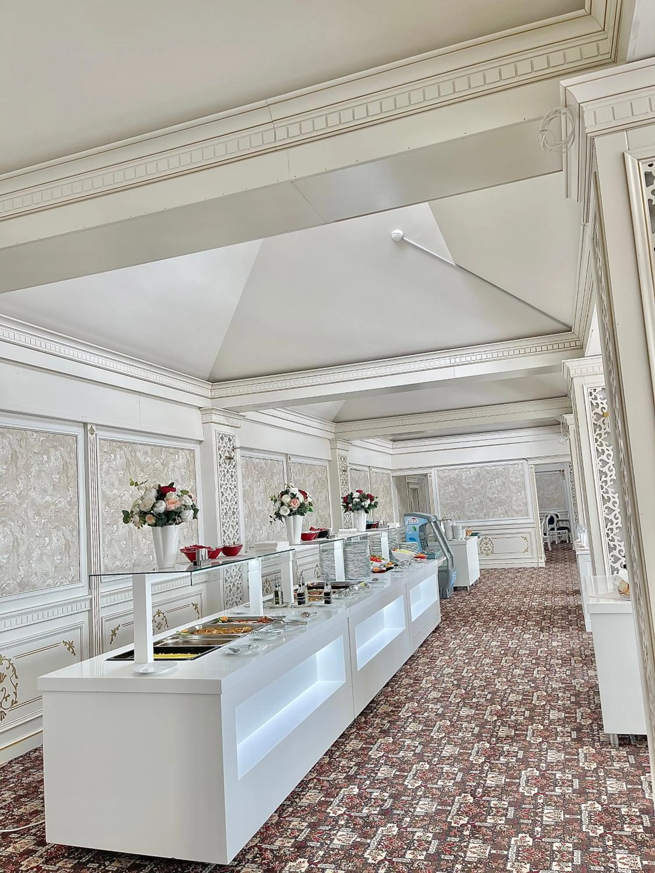 Restaurant/places to eat in Grand Hotel Caraiman