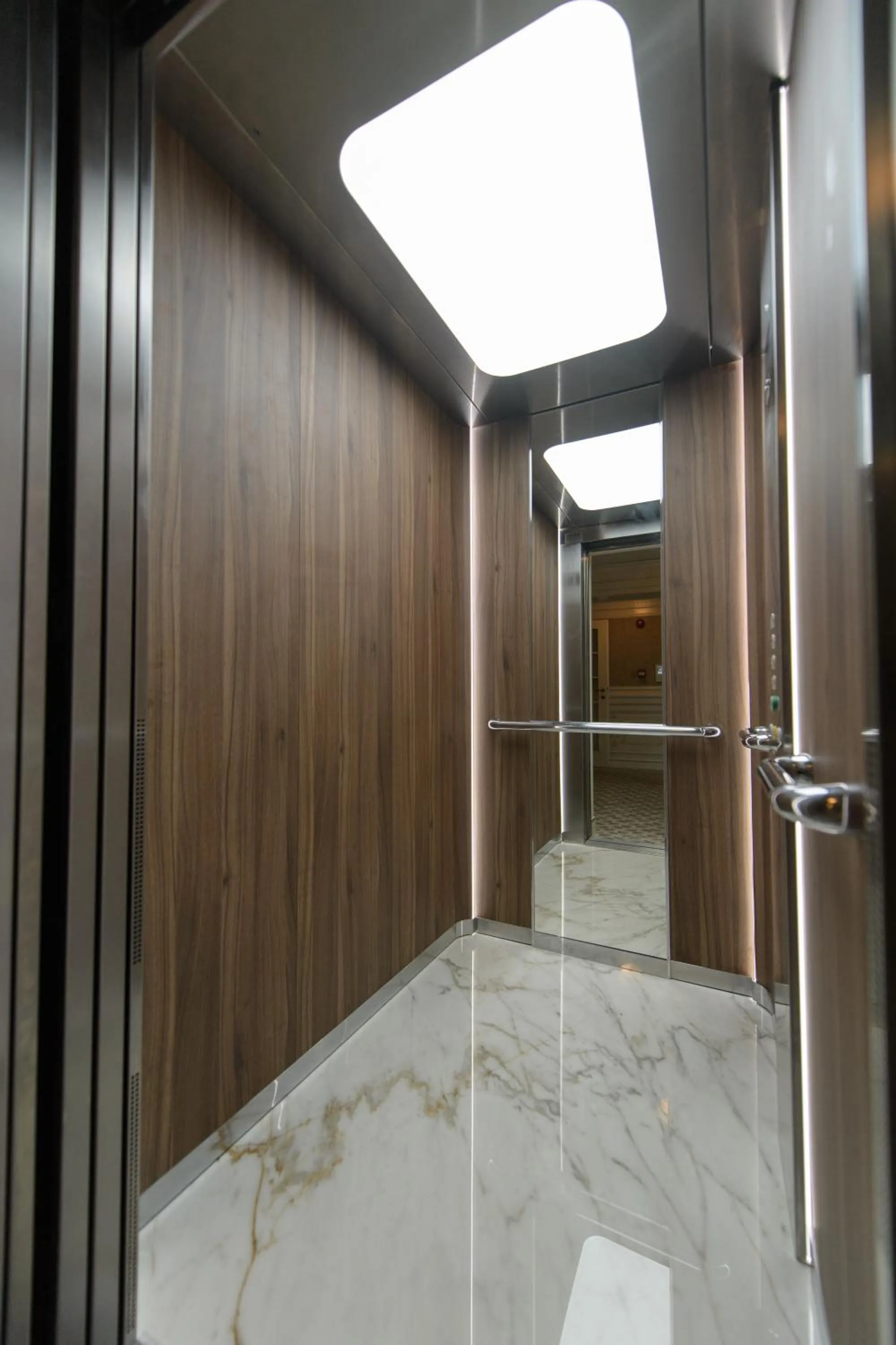elevator in Grand Hotel Caraiman