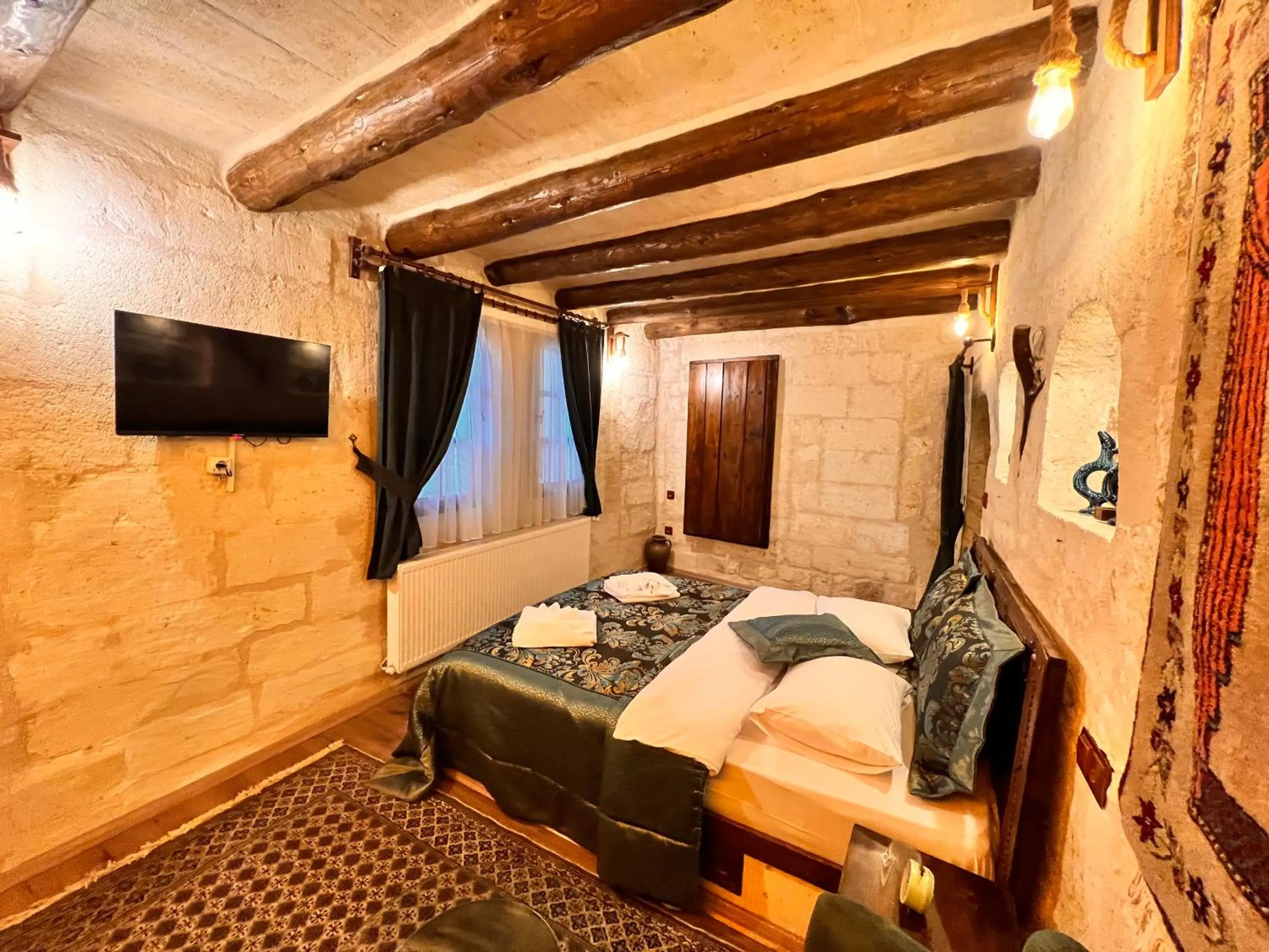 Photo of the whole room, Bed in Shadow Cave House