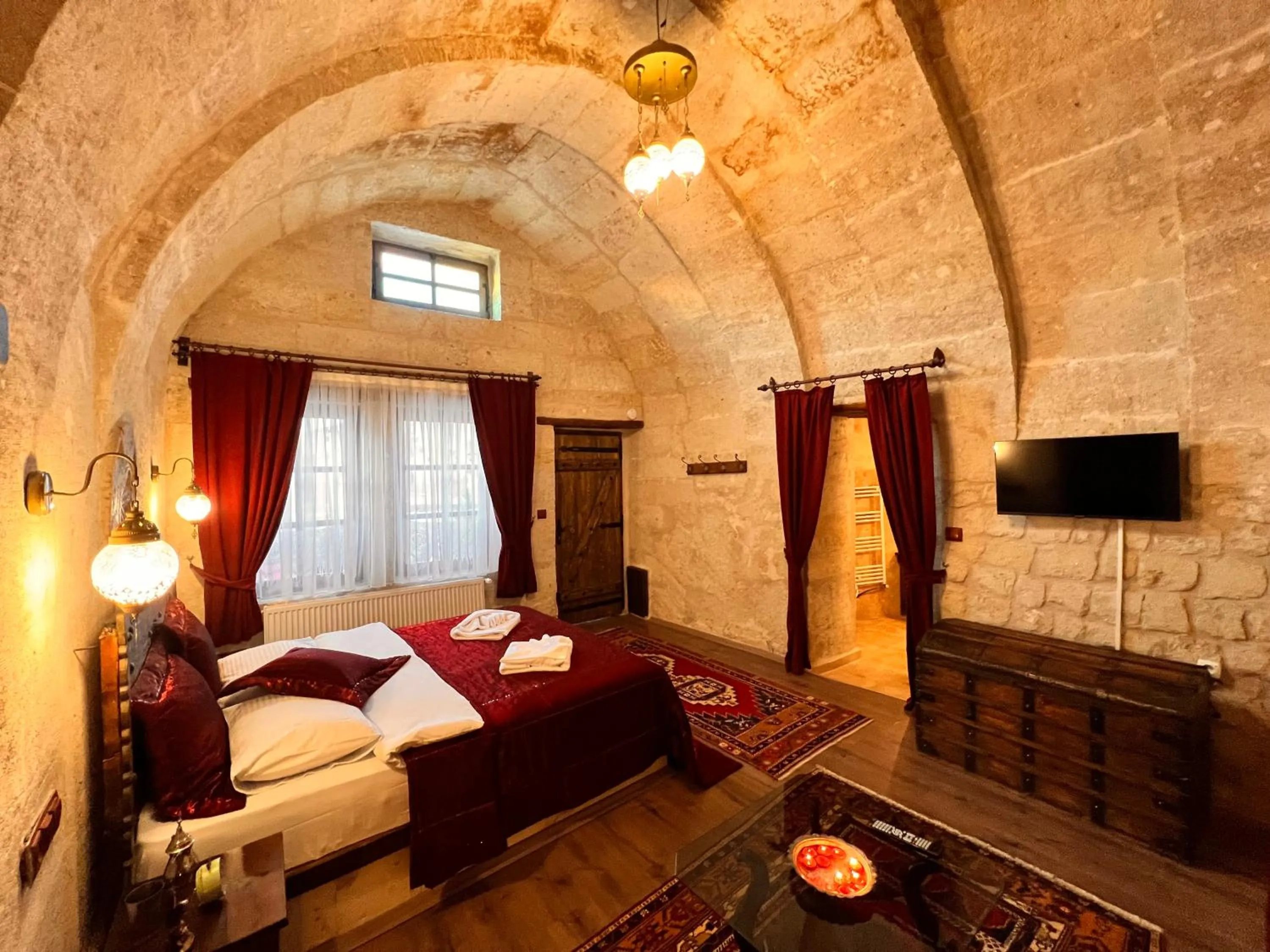 Massage, Bed in Shadow Cave House